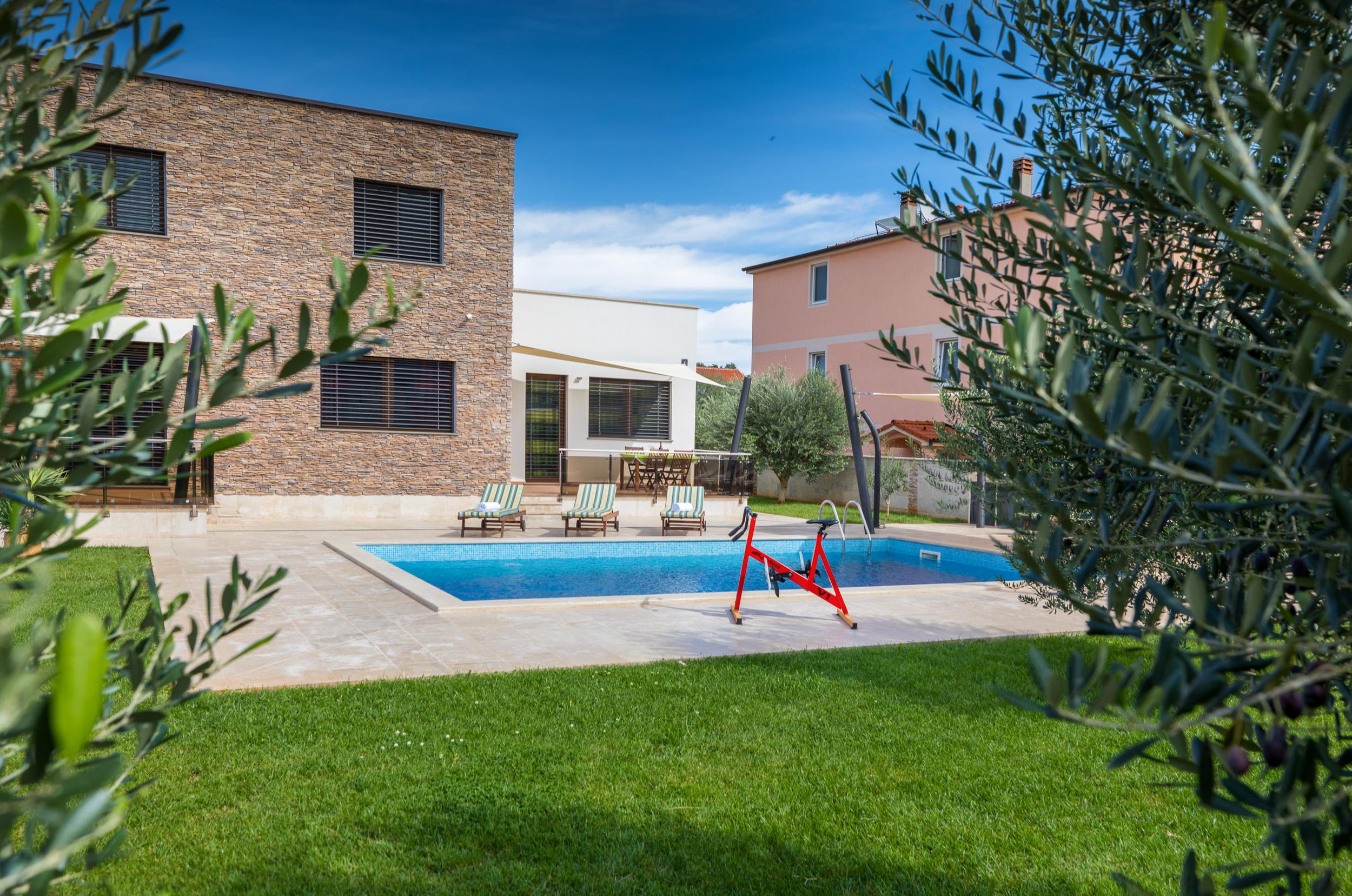Moderne Urlaubs-Villa mit Swimmingpool im Ferienort Medulin
