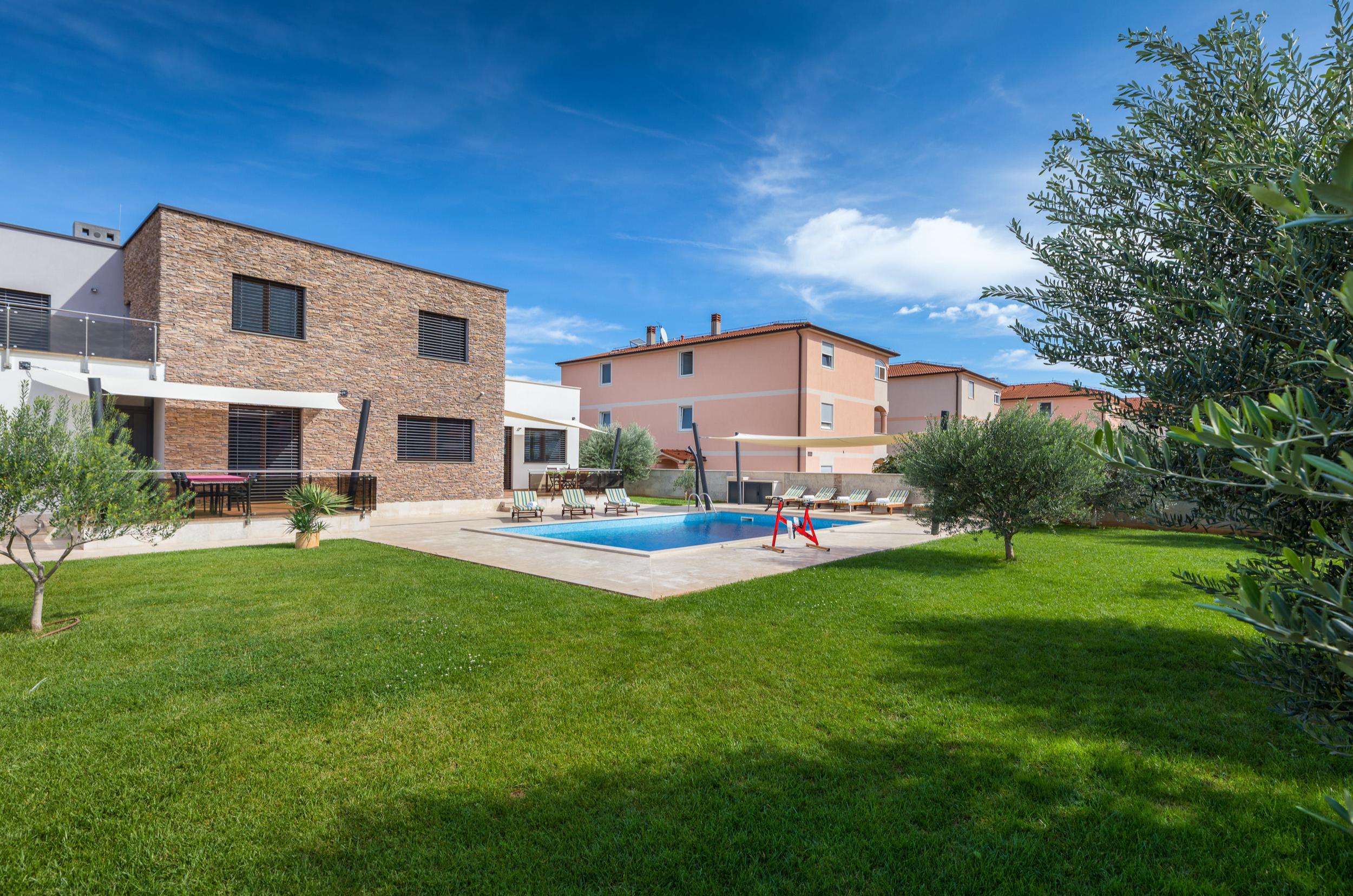 Moderne Urlaubs-Villa mit Swimmingpool im Ferienort Medulin