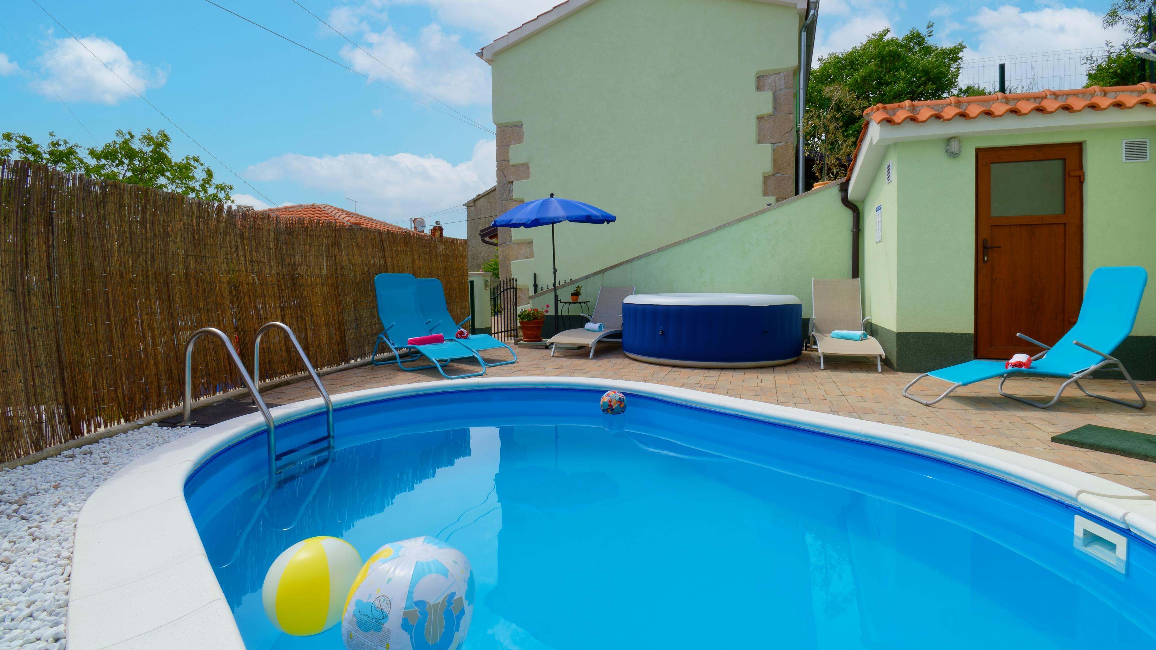 Villa mit Pool im idyllischen Krušvari bei Buzet