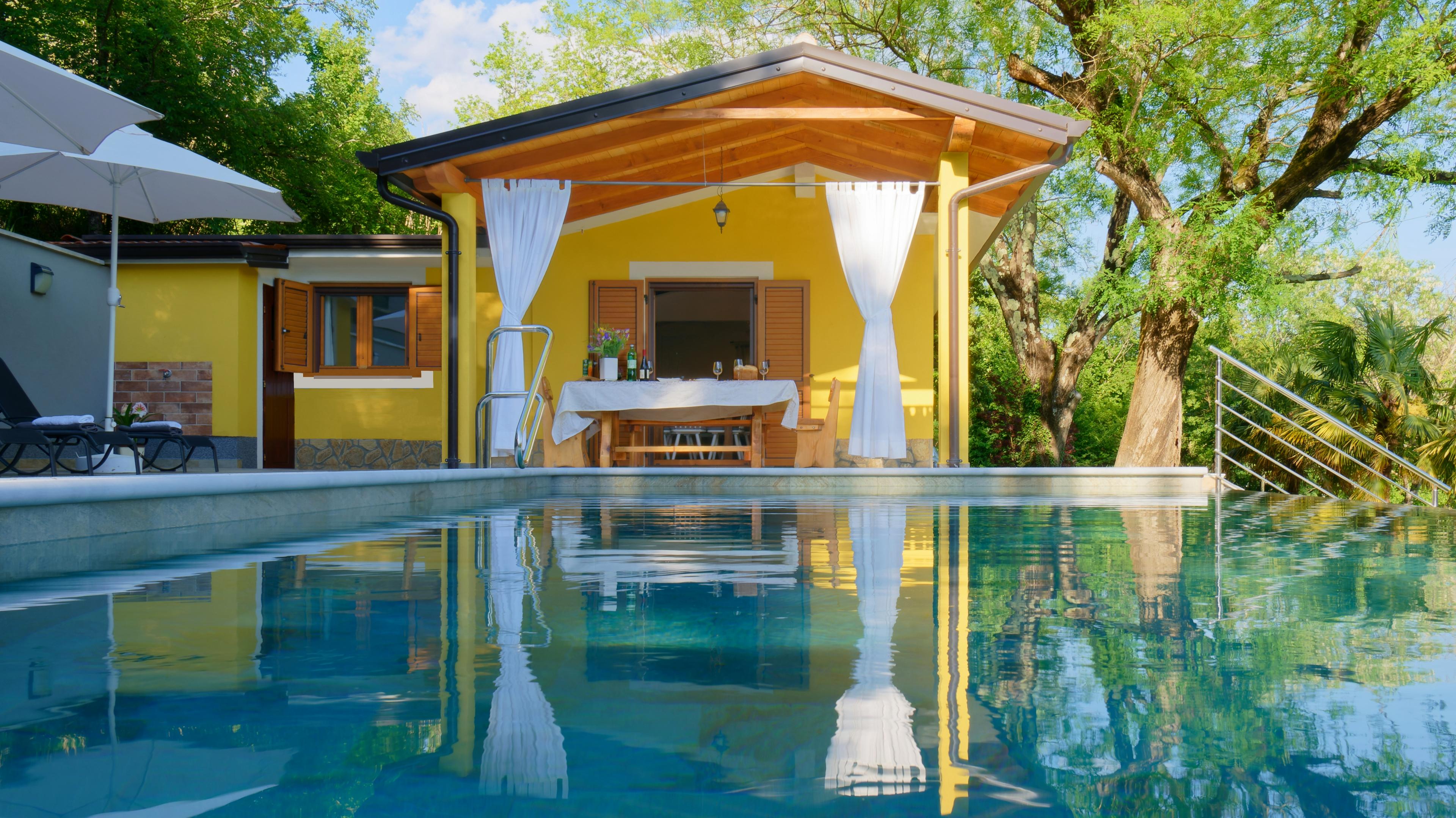Schönes Ferienhaus mit Swimmingpool in Buzet