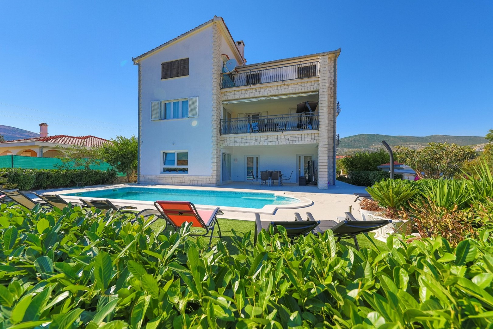 Villa mit Swimmingpool und Meerblick im Ortsteil Plano