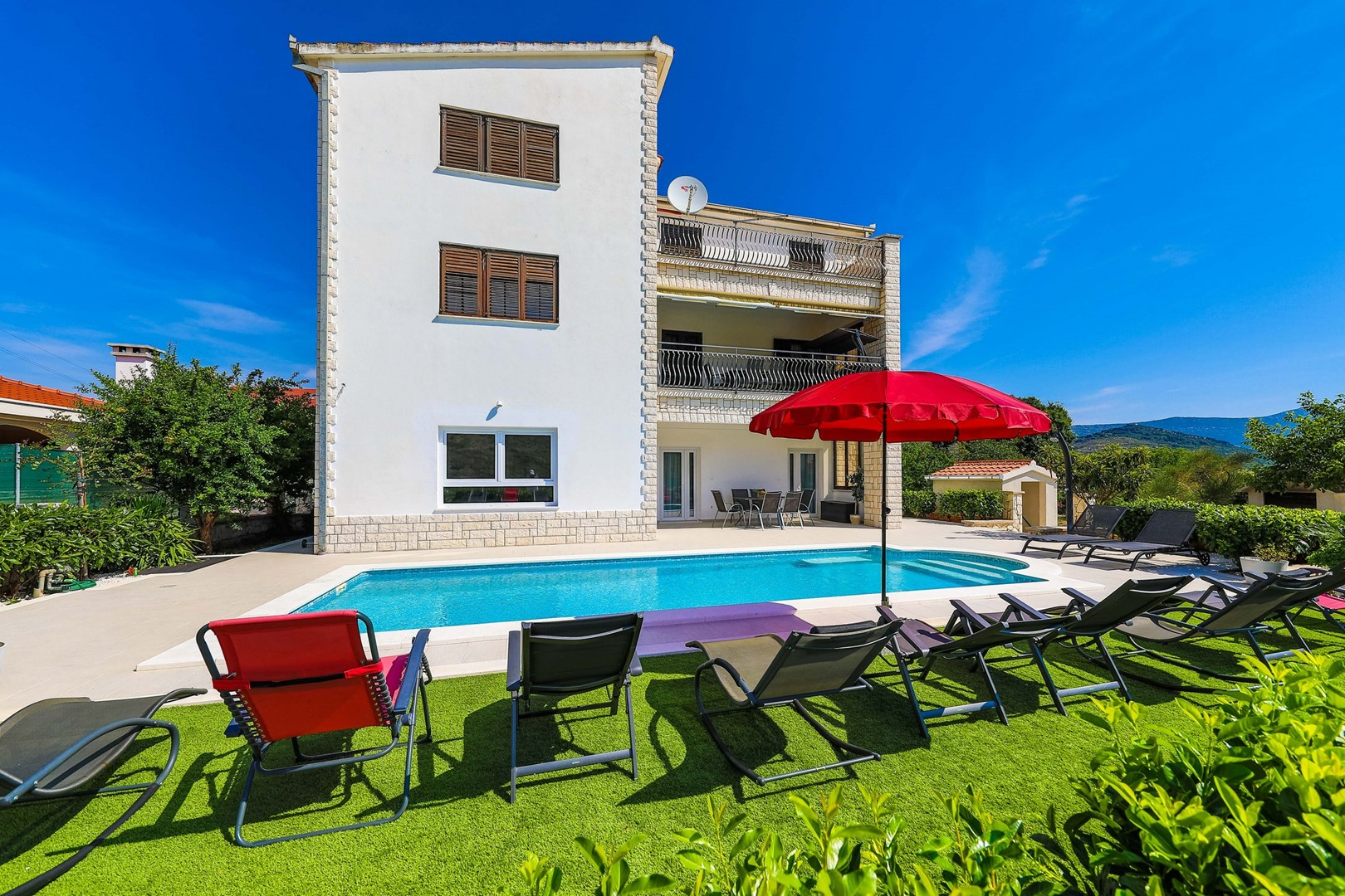 Villa mit Swimmingpool und Meerblick im Ortsteil Plano