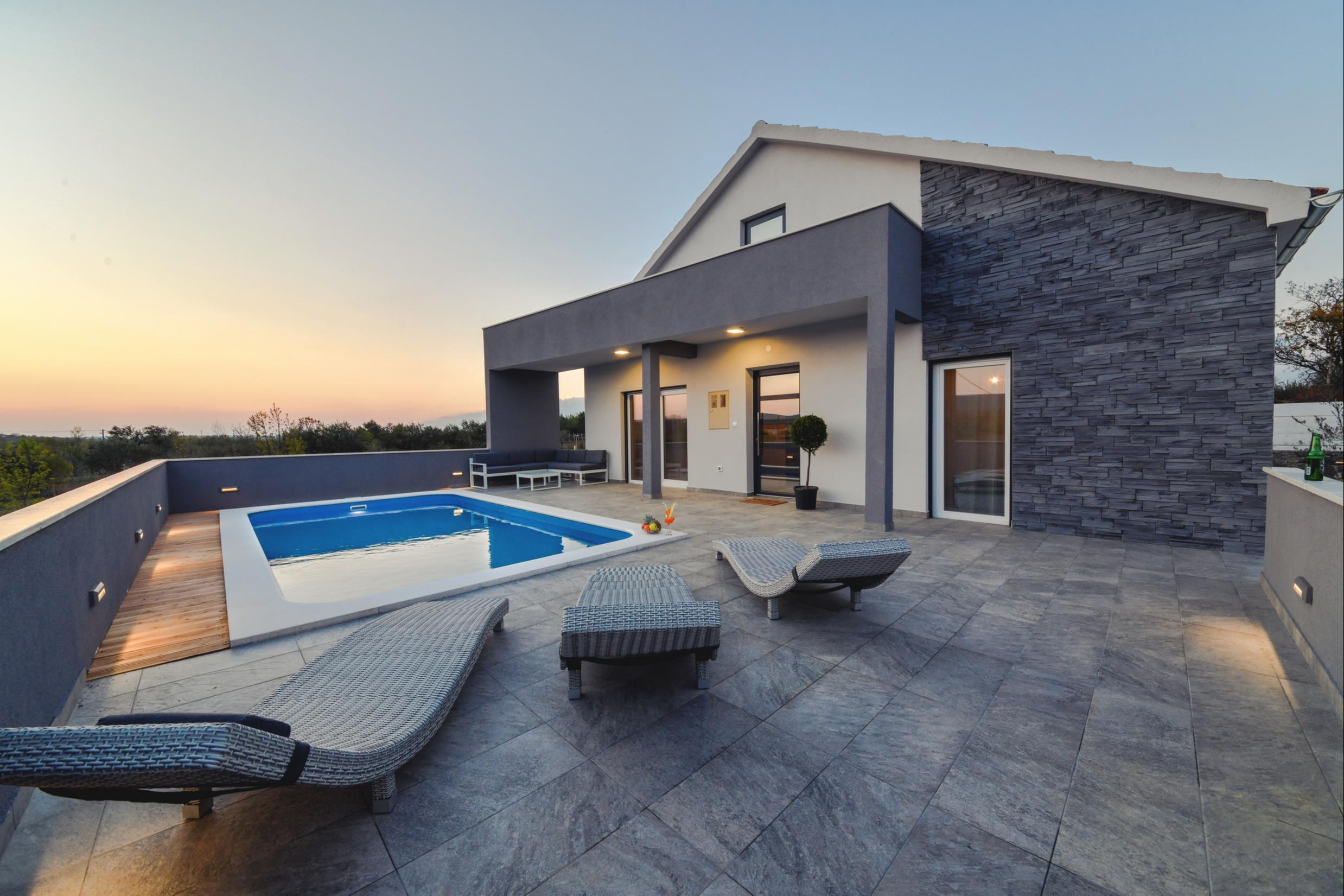 Moderen Villa mit Swimmingpool in Pridraga bei Novigrad (Zadar)