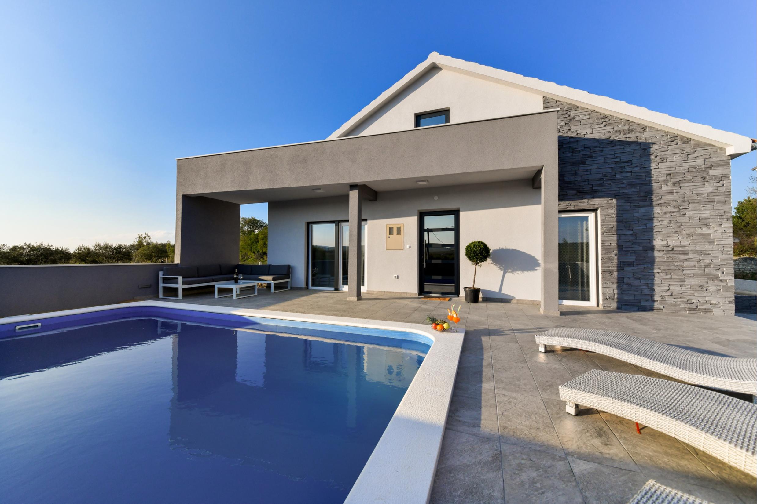 Moderen Villa mit Swimmingpool in Pridraga bei Novigrad (Zadar)