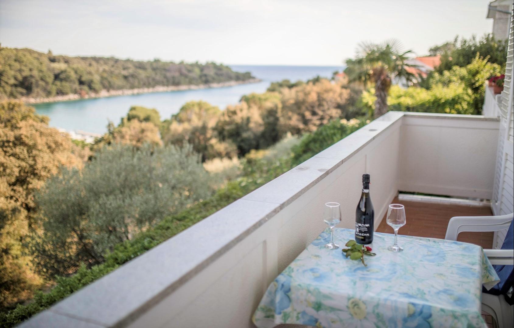 Apartment mit eigenem Balkon und Meerblick auf der Insel Rab