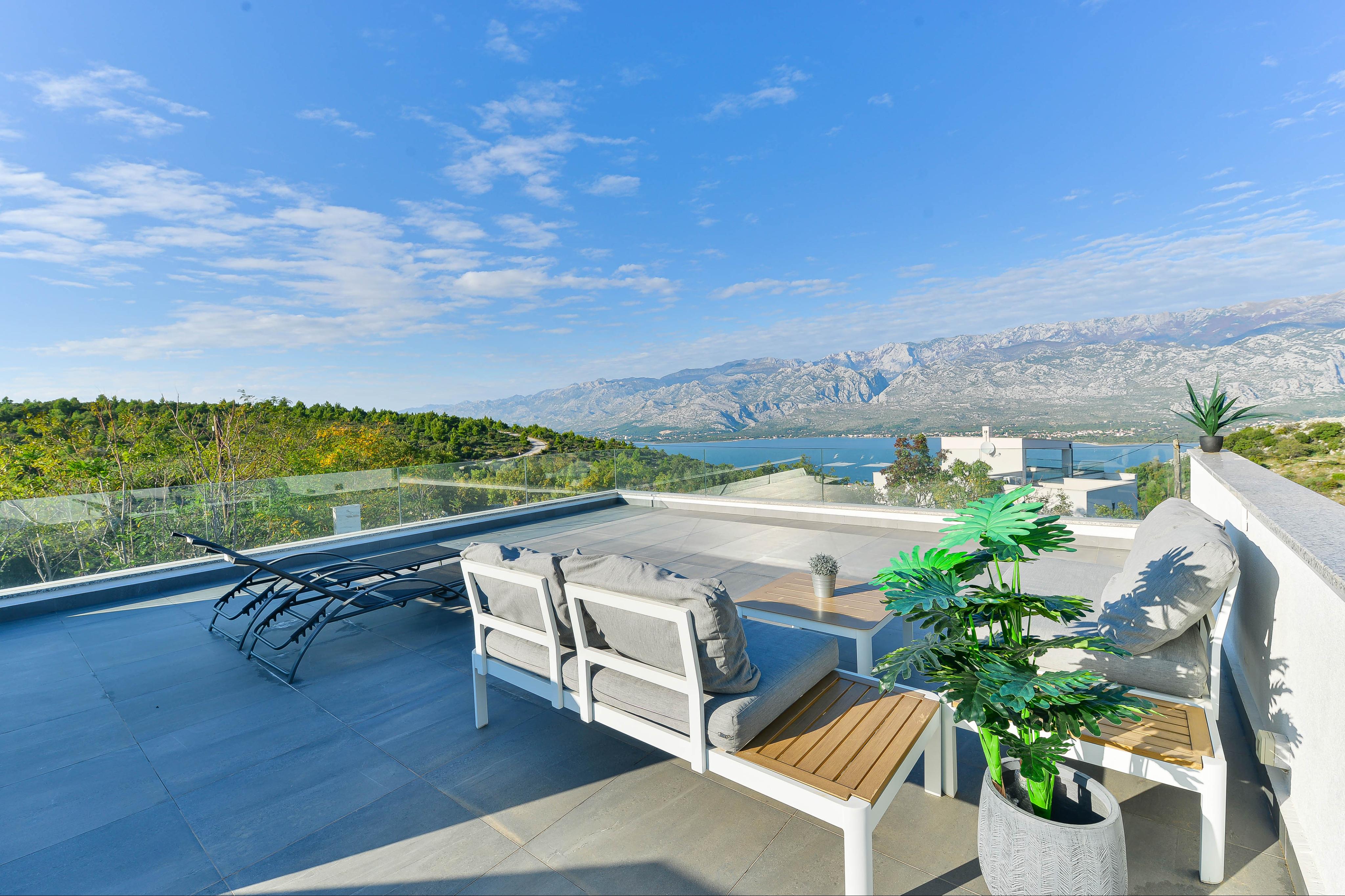 Ferienhaus mit Pool & herrlichem Meerblick in Zunici bei Vinjerac