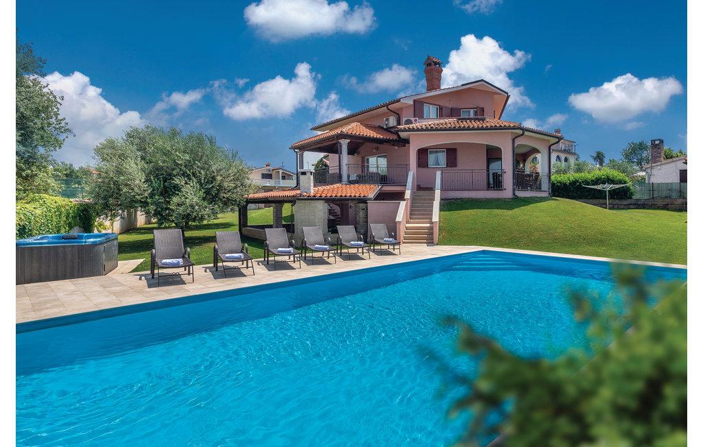 Villa mit Pool und Whirlpool in der Nähe von Poreč
