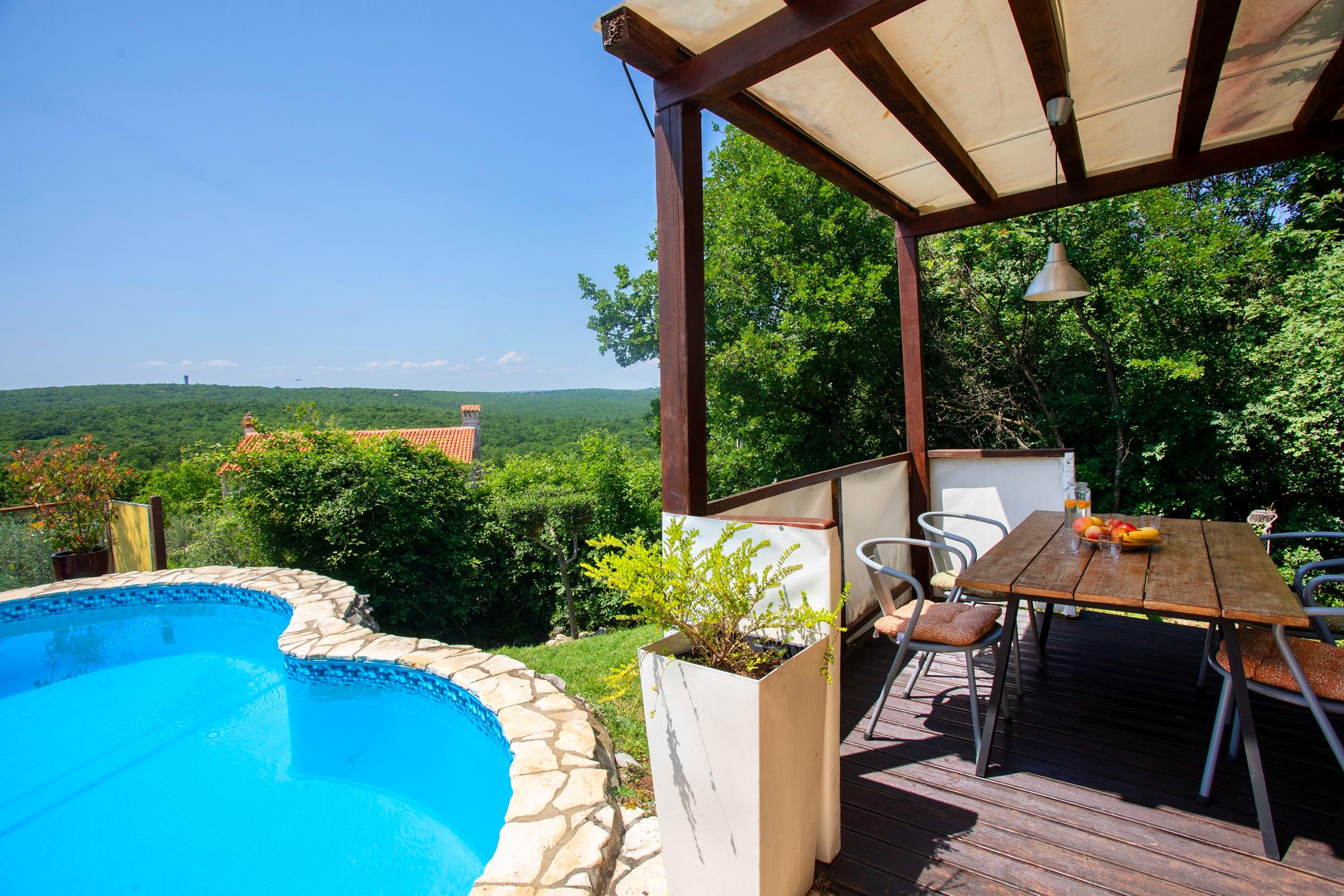 Schönes Ferienhaus mit Pool in Knapići bei Labin/Rabac