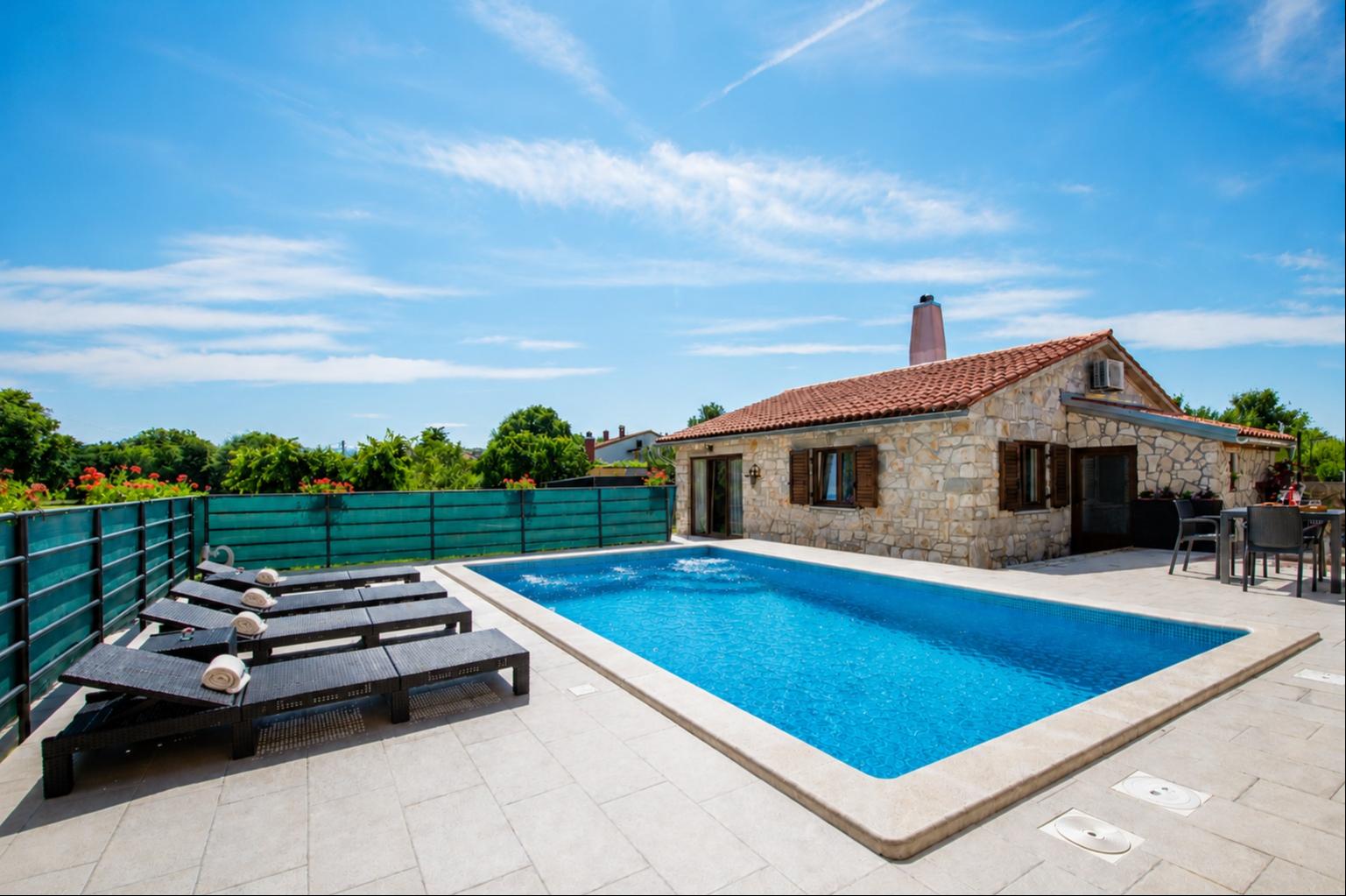 Gemütliches Ferienhaus für bis zu 6 Personen mit Pool
