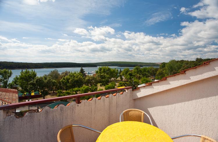 Schöne DG-Wohnung mit Meerblickbalkon in direkter Nähe zum Strand