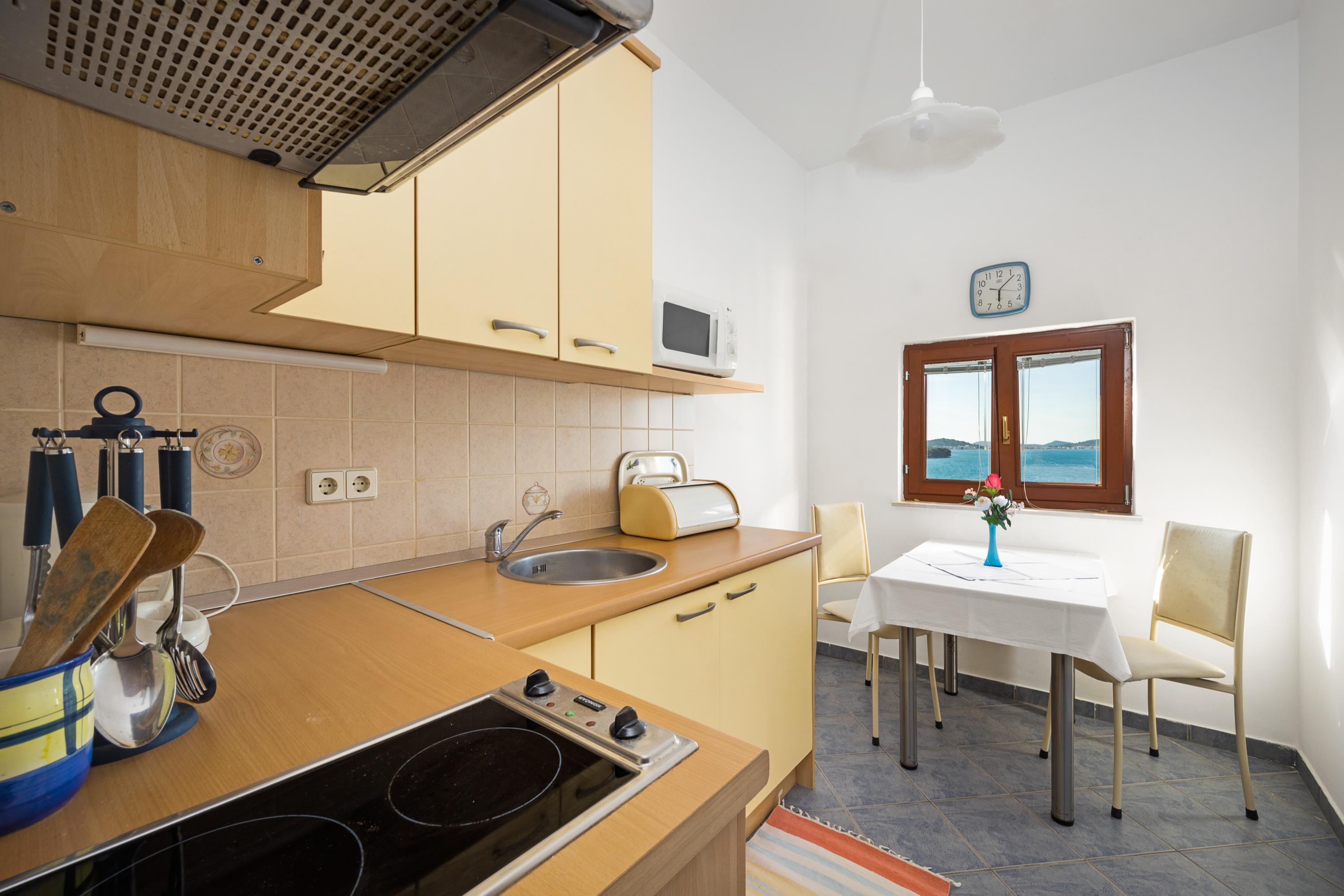 Apartment für zwei Personen in Tisno