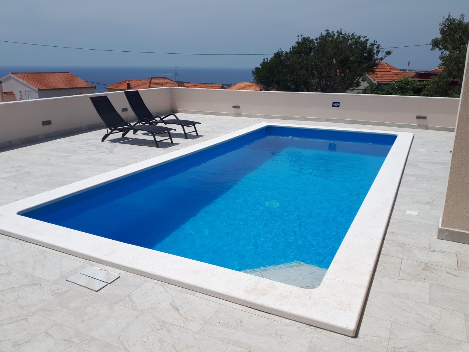 Moderne villa für vier Personen mit Pool