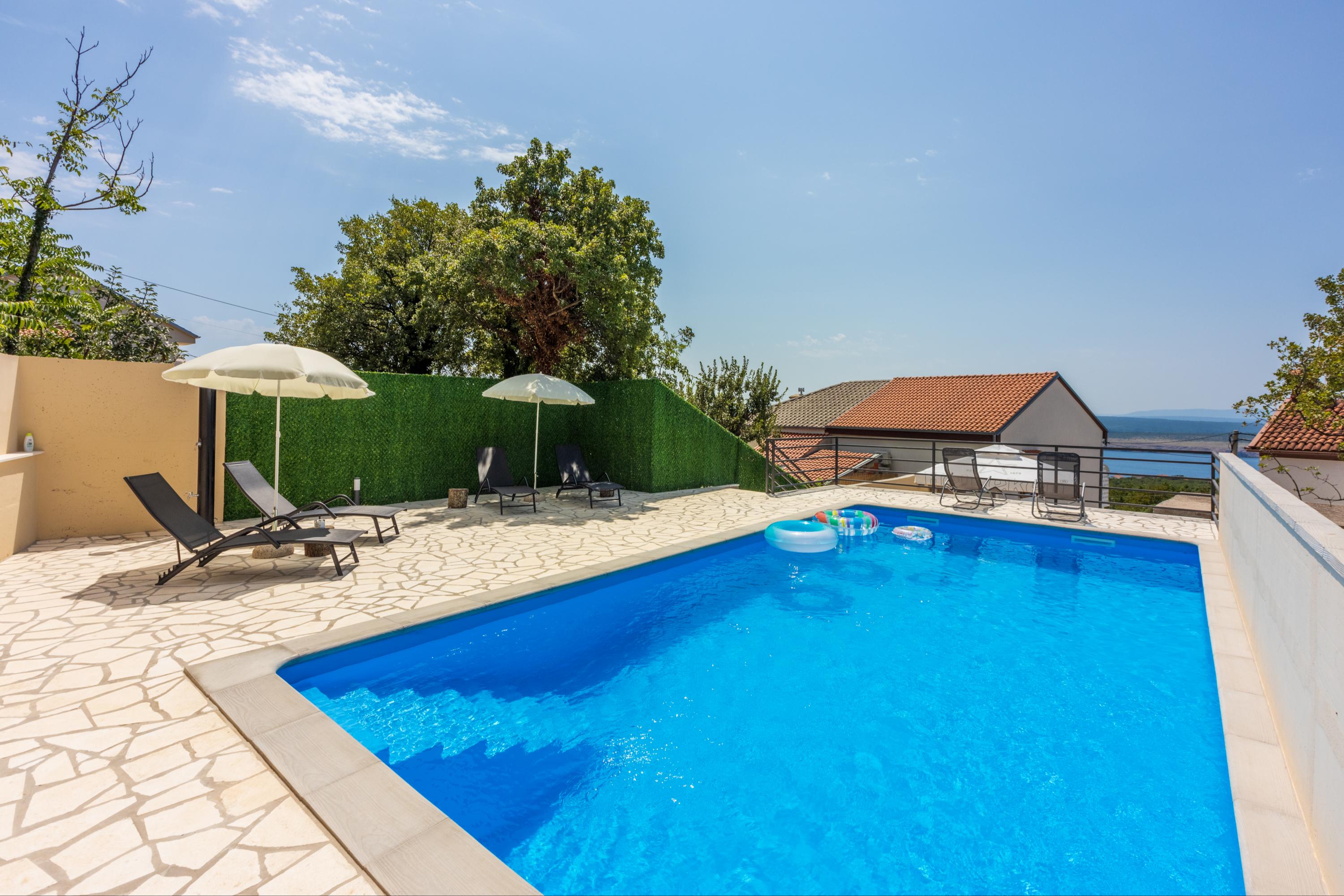 Renoviertes Ferienhaus mit Pool, Meerblick, Grill, Privatparkplatz