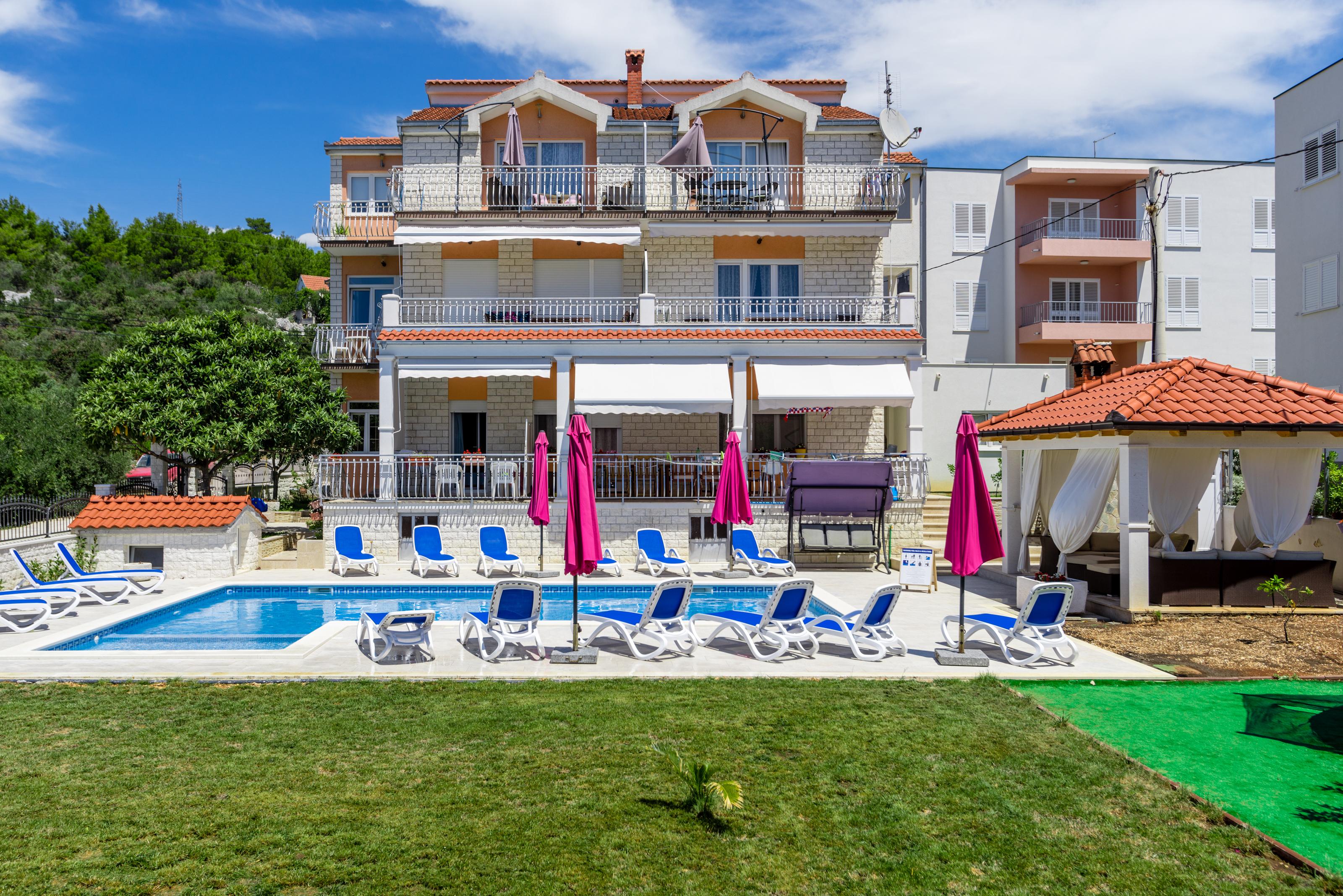 Apartment mit Gemeinschaftspool in Marina