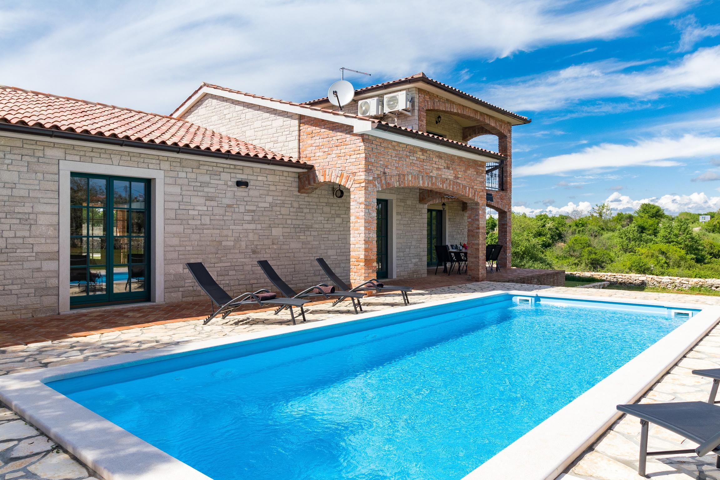 Villa für 10 Personen mit Pool, in Pula