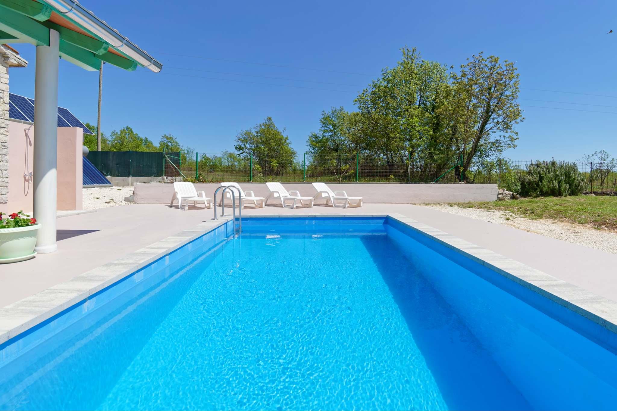 Ferienhaus mit Pool in Domijanici bei Zminj
