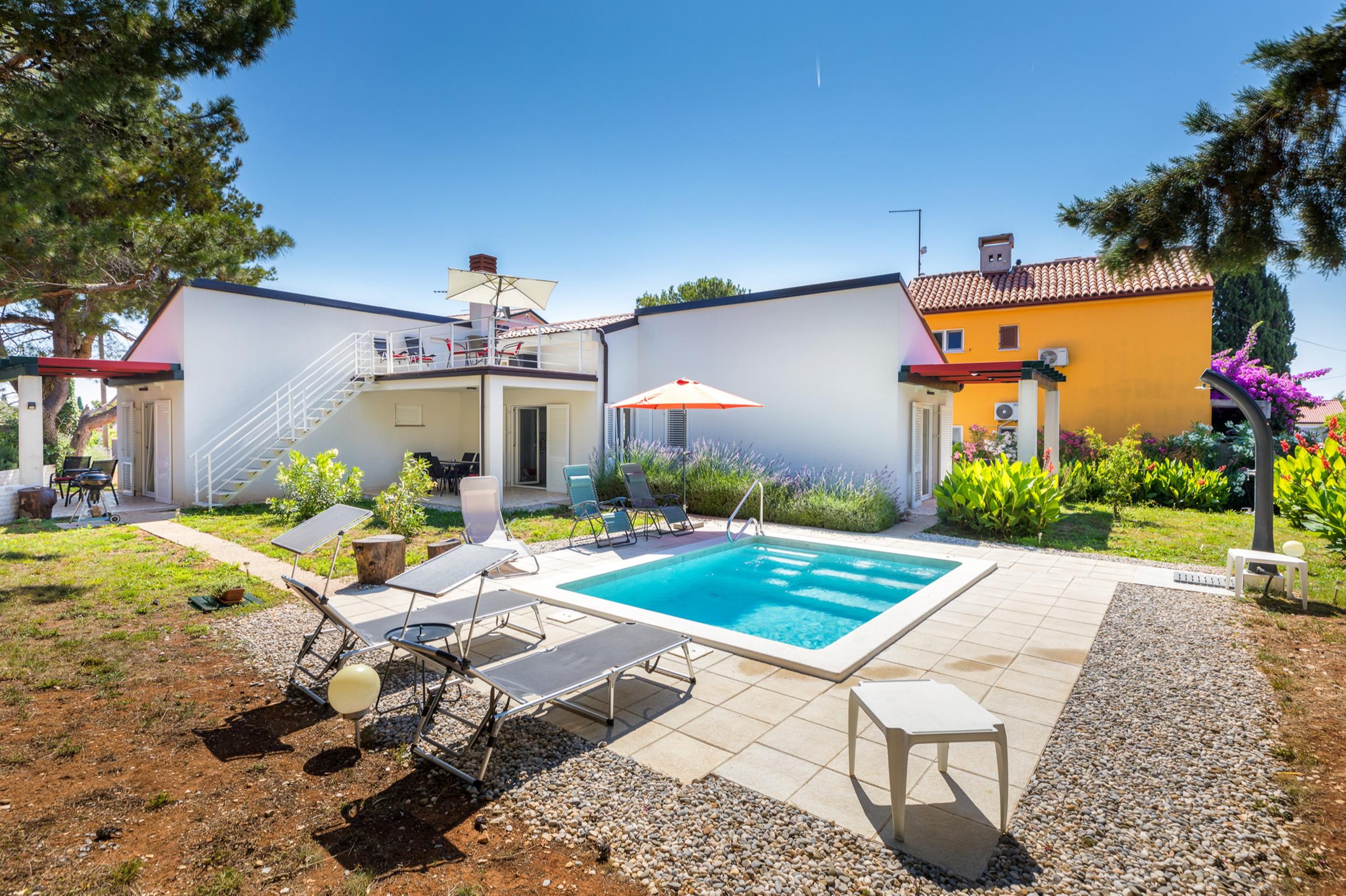 Ferienhaus mit Pool in Premantura