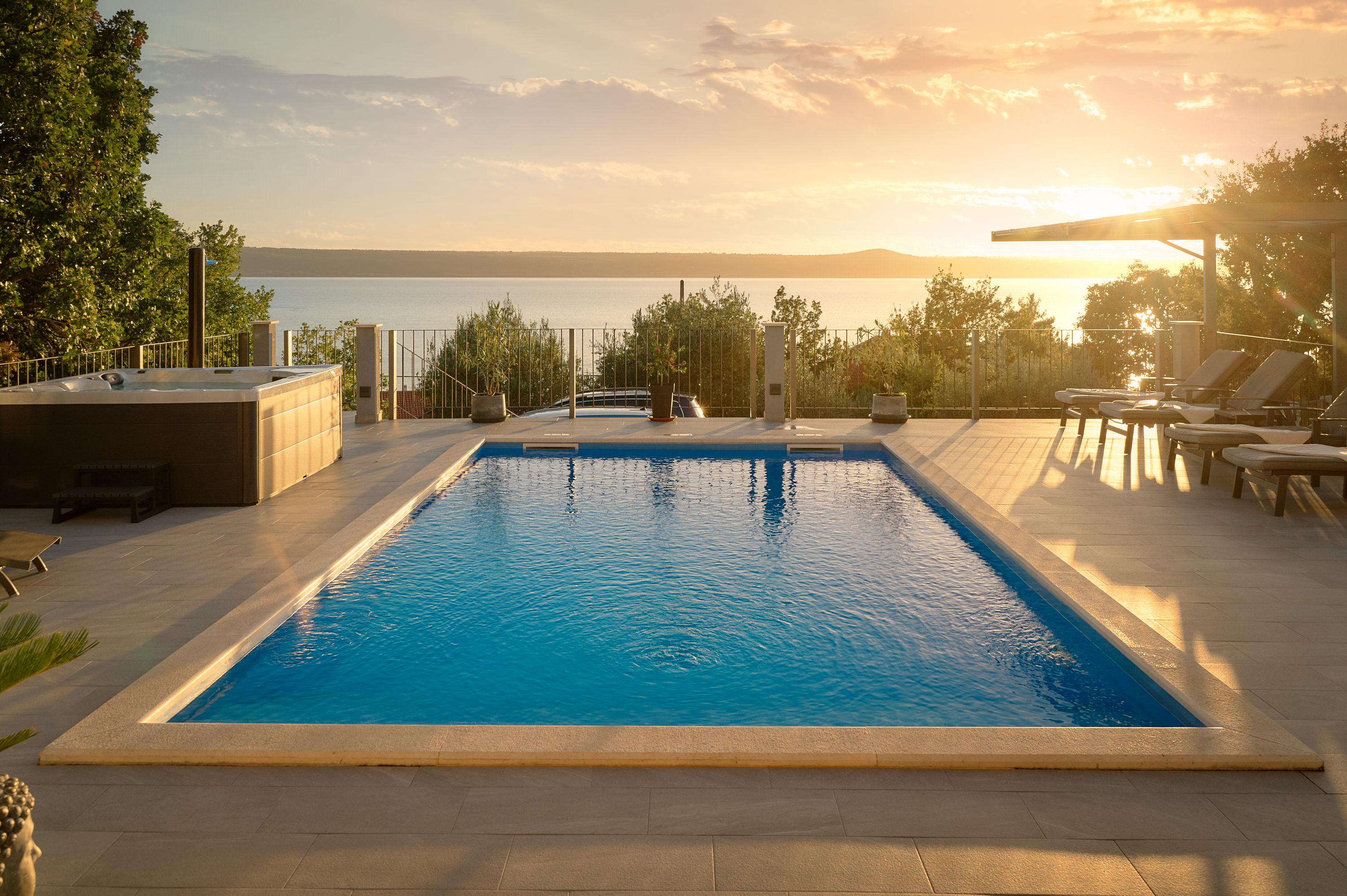 Moderne Villa mit Meerblick und Pool in Maslenica bei Zadar