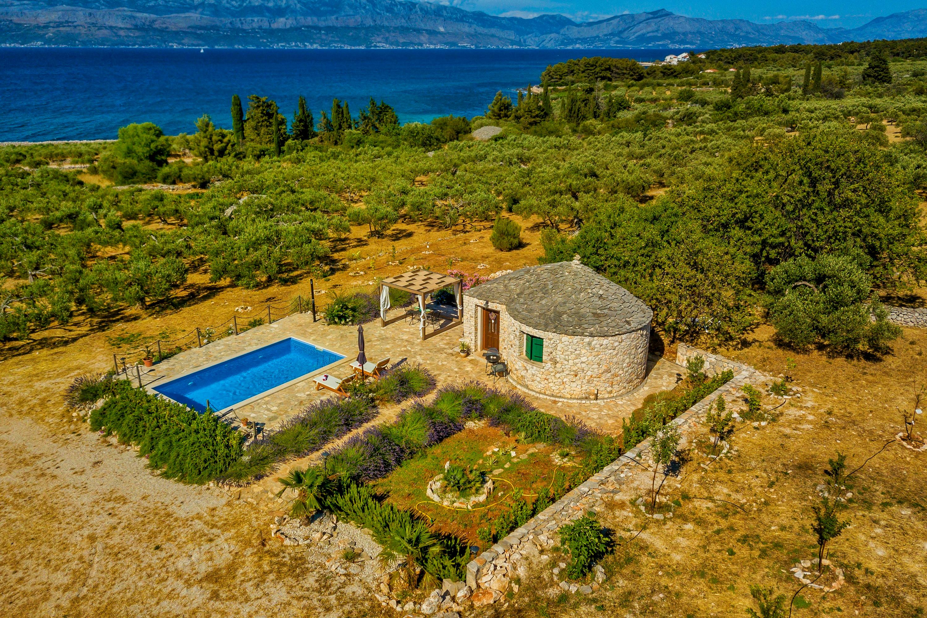 Magischer Ausblick | Steinhaus mit Pool bei Mirca