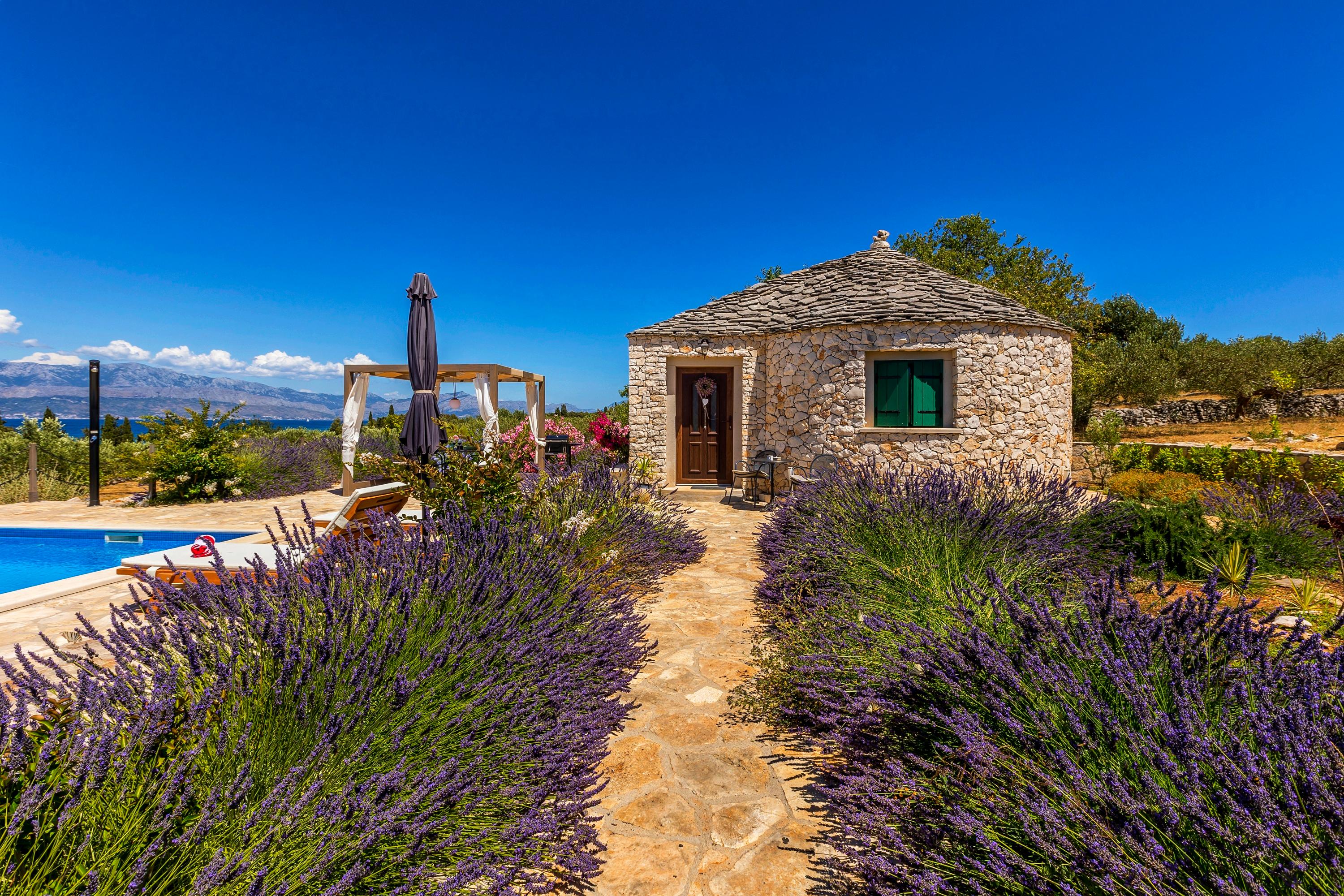 Magischer Ausblick | Steinhaus mit Pool bei Mirca