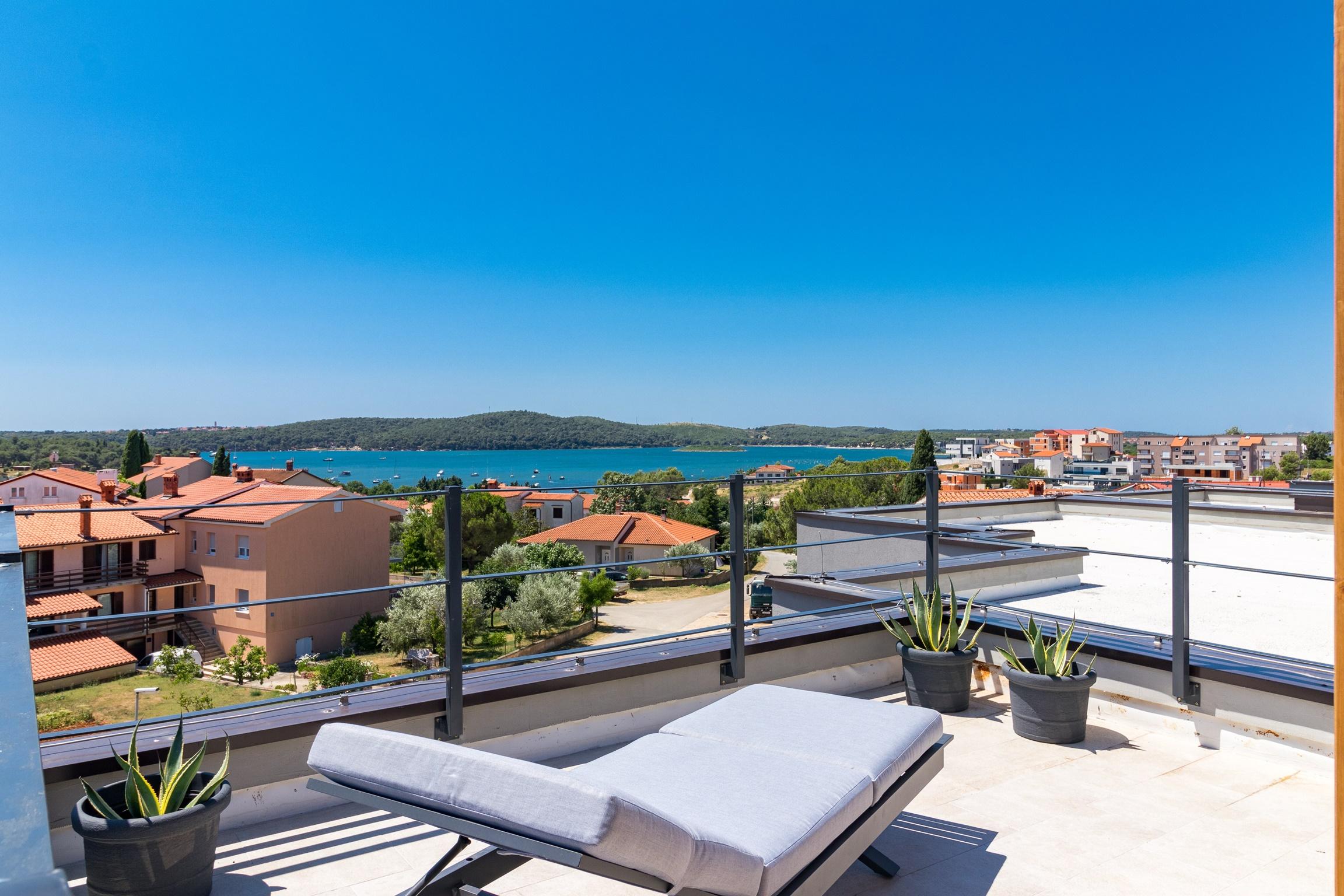 Penthouse mit Meerblick, Sat-Tv, WLAN & Klima