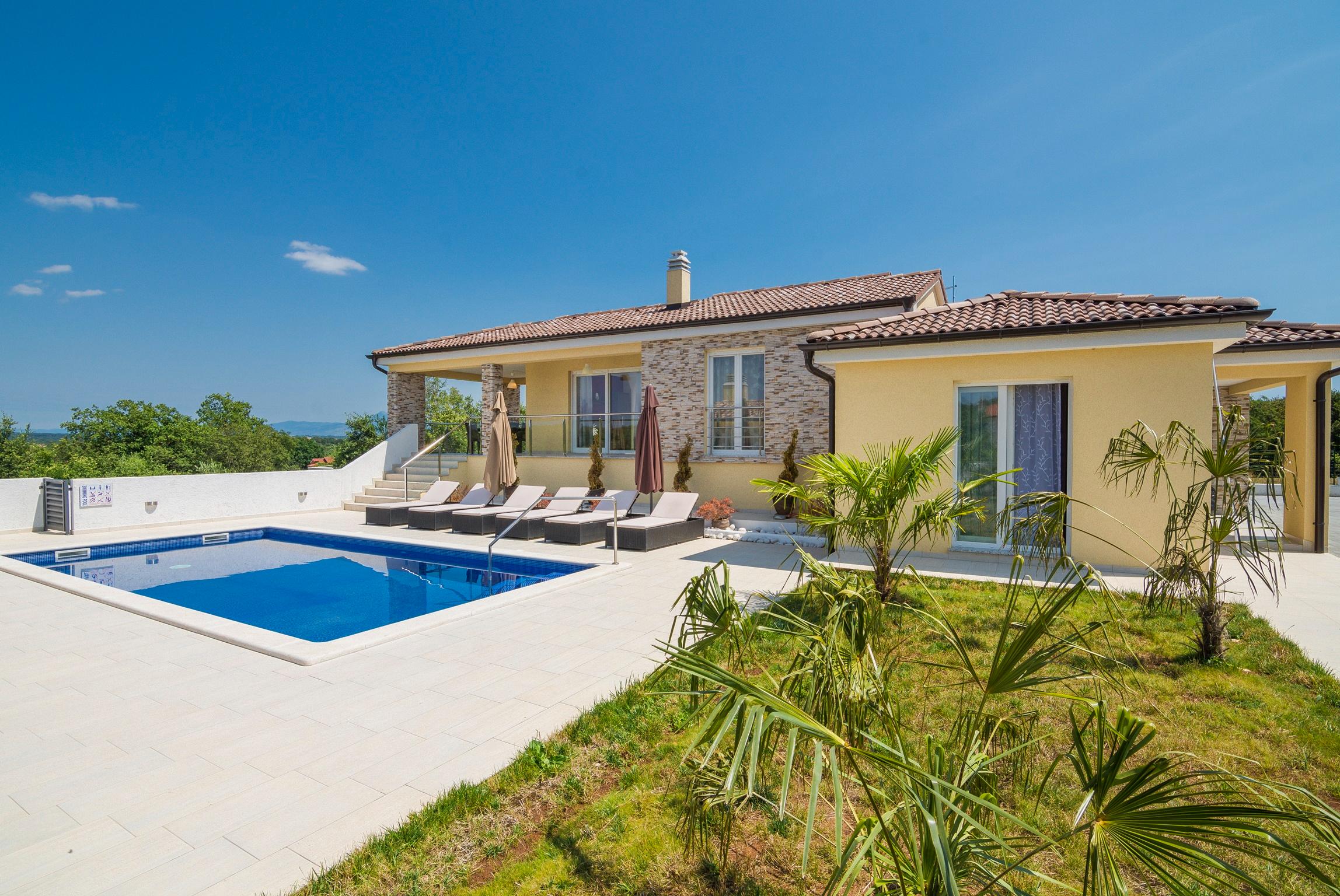 Schönes Urlaubsdomizil mit Pool in Kapelica bei Labin