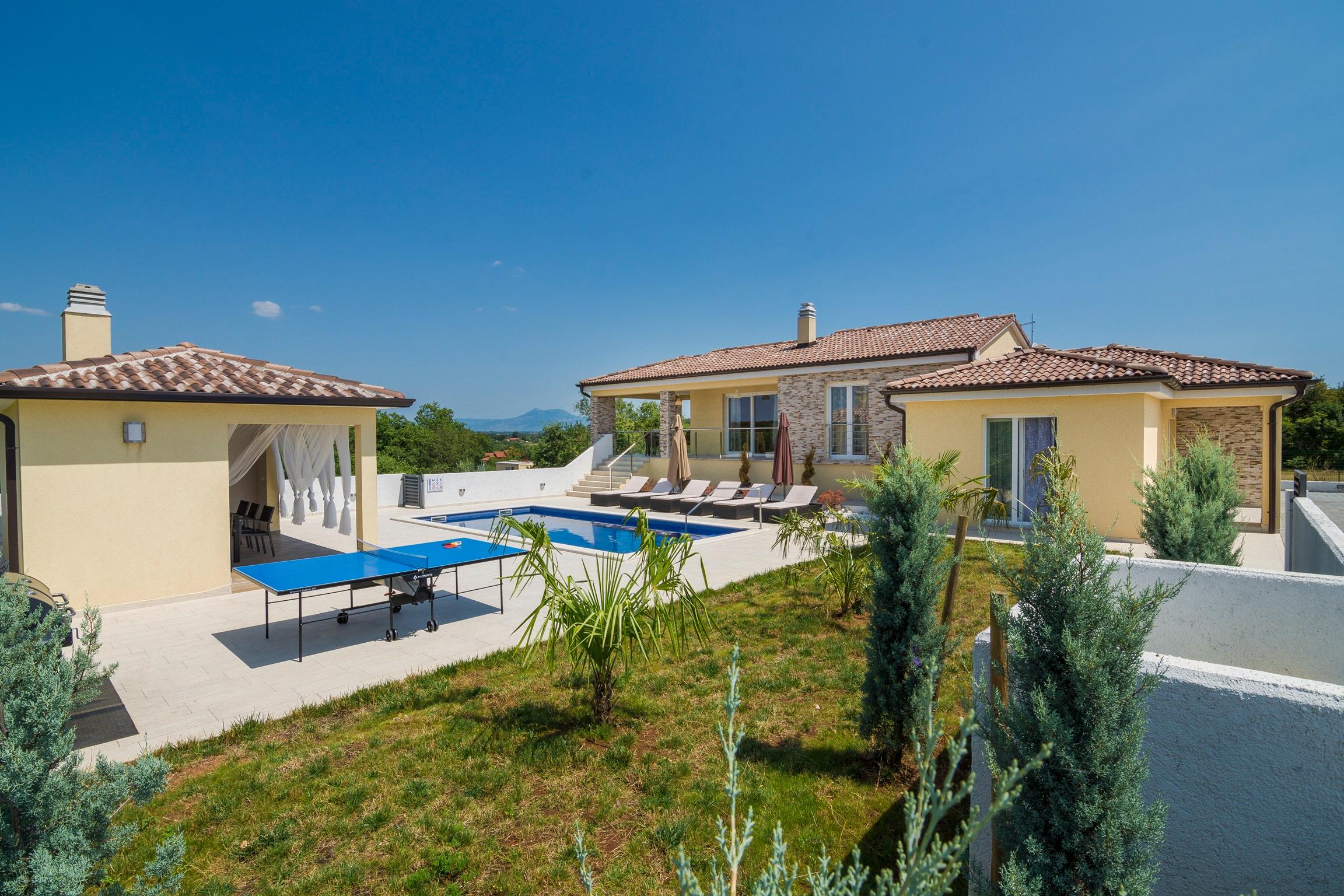 Schönes Urlaubsdomizil mit Pool in Kapelica bei Labin