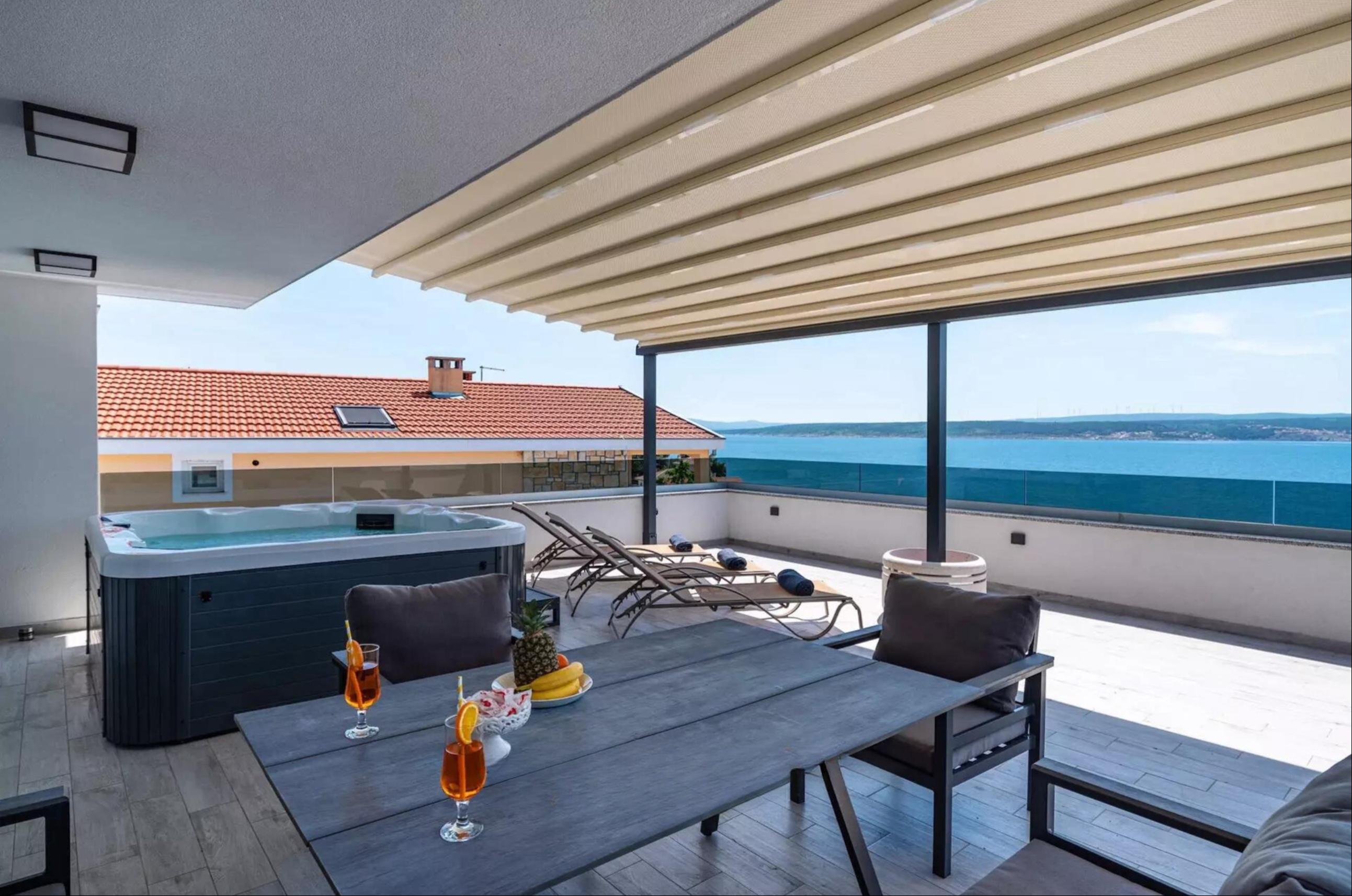 Villa mit herlichem Meerblick & Pool in Maslenica bei Zadar
