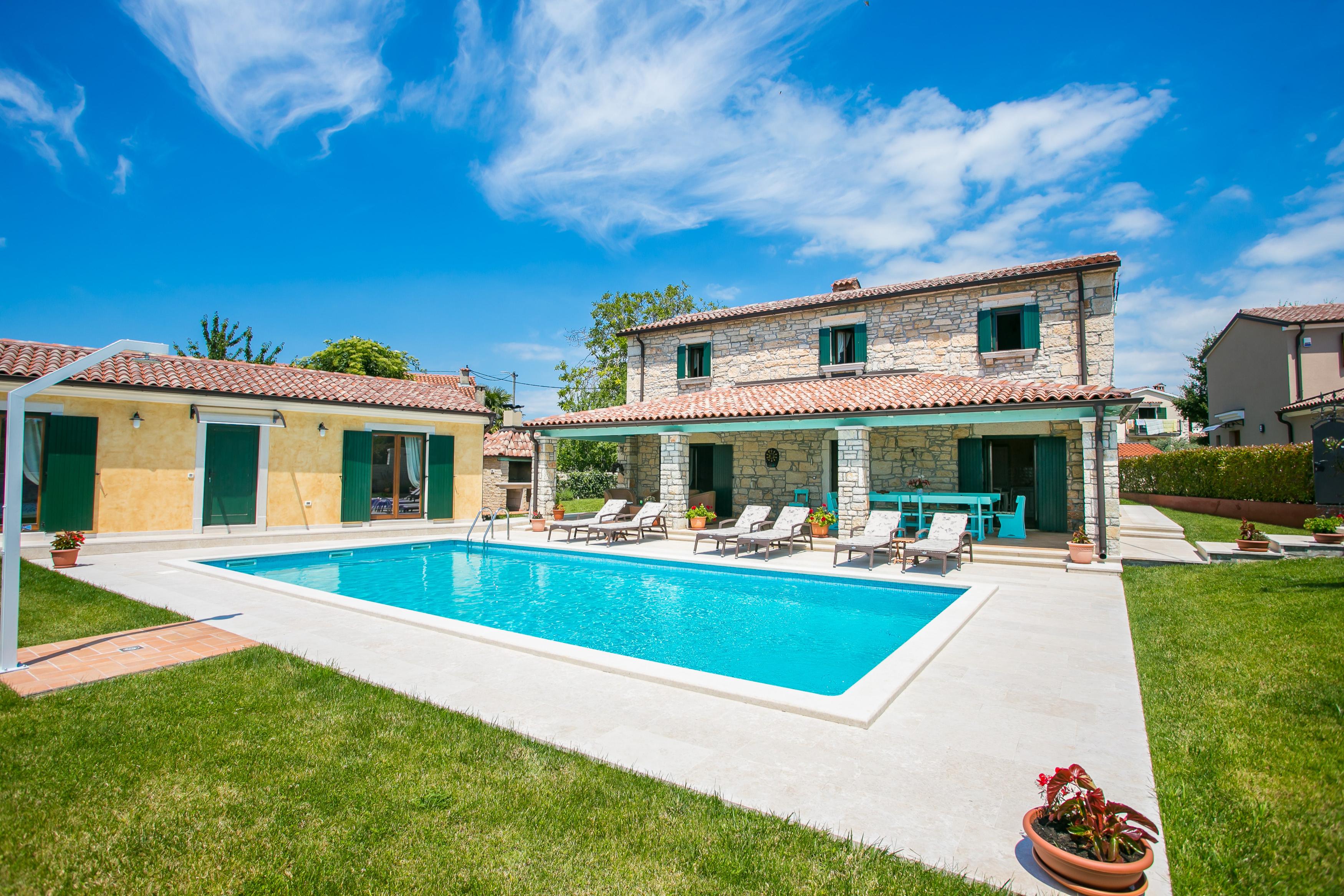 Neu renovierte Steinvilla mit Pool ideal für 10 Personen