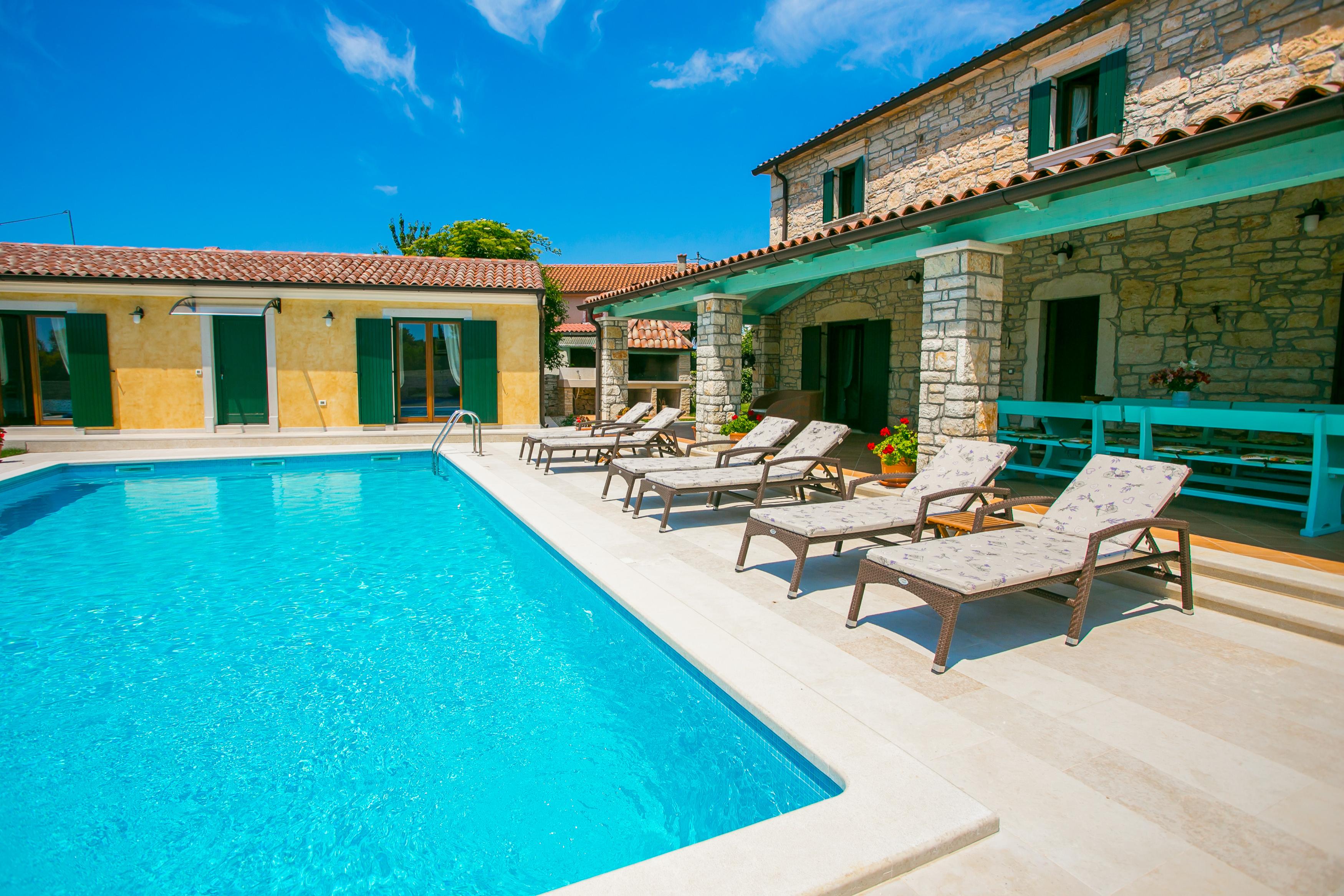 Neu renovierte Steinvilla mit Pool ideal für 10 Personen
