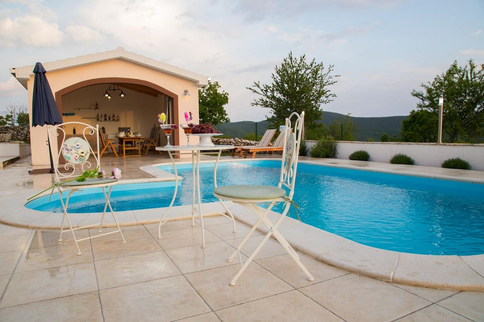 Ferienhaus mit beheiztem Pool & vielen Extras in Lecevica