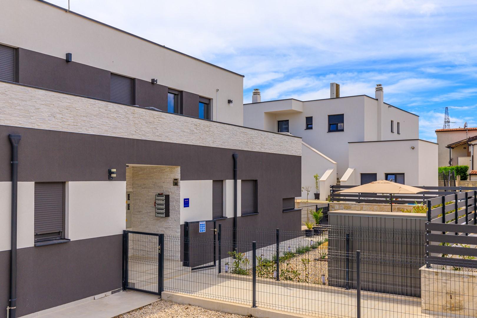 Moderne & komfortable FeWo mit Terrasse & Whirlpool