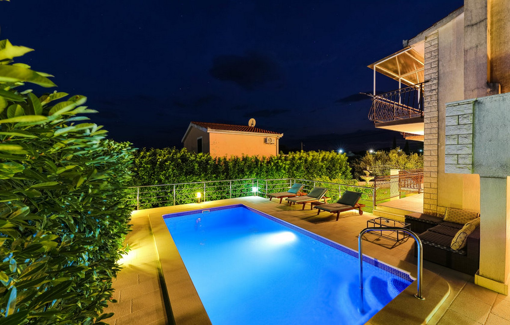 Schönes Ferienhaus mit Pool in Vrsine bei Pojjica/Marina