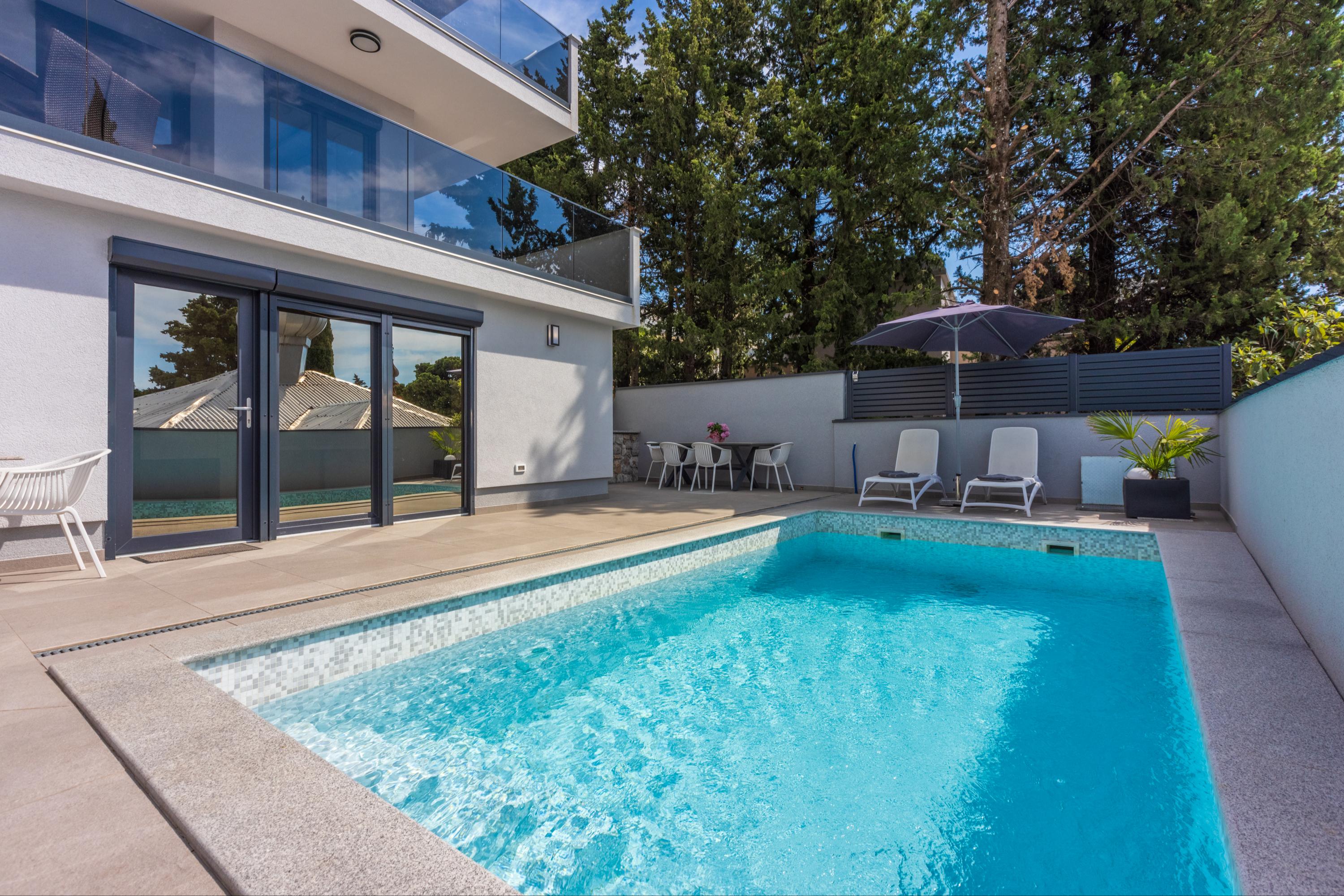 Moderne Fewo mit traumhaften Balkon und Swimmingpool