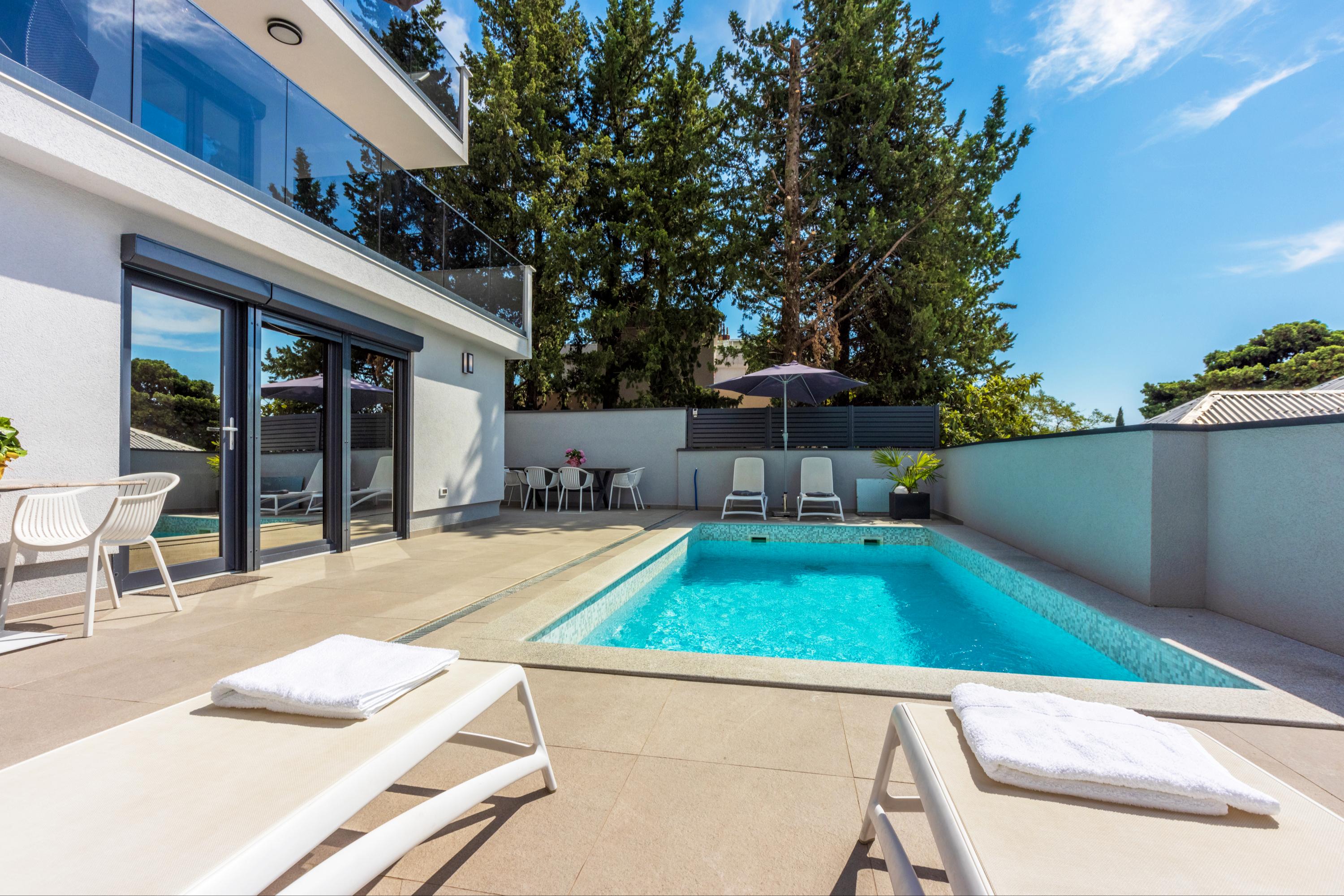 Moderne Fewo mit traumhaften Balkon und Swimmingpool