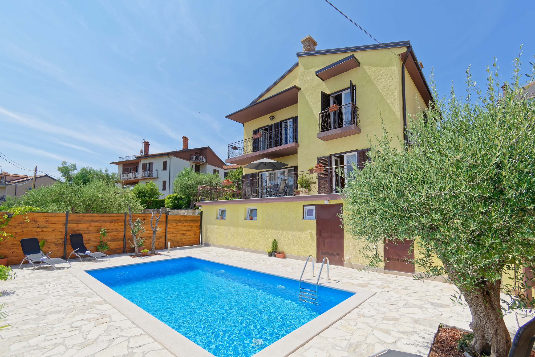 Ferienhaus mit Pool, Klima und WLAN im schönen Buje