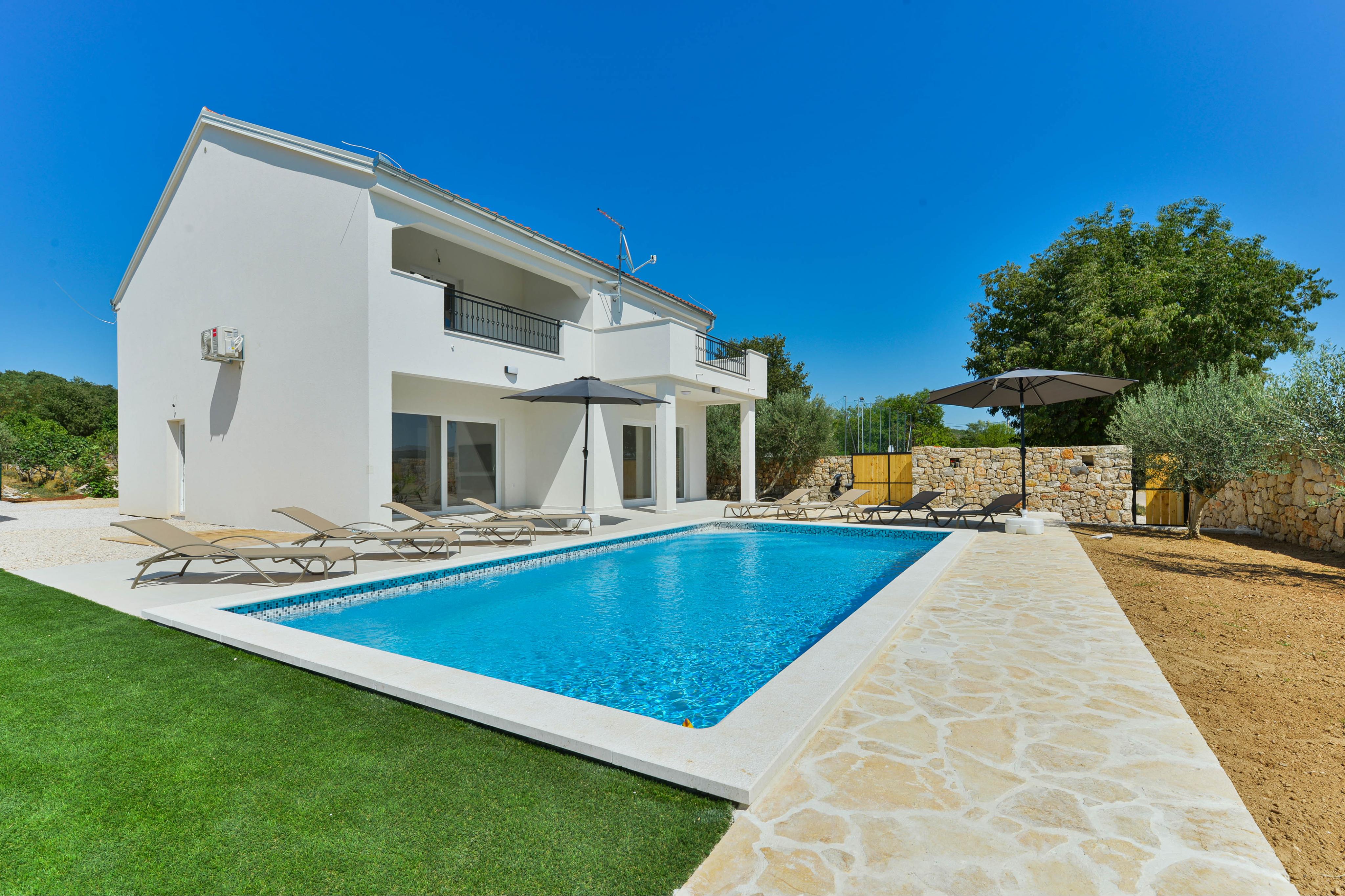 Schöne brandneue Villa mit privatem Pool und Garten im Radašinovci