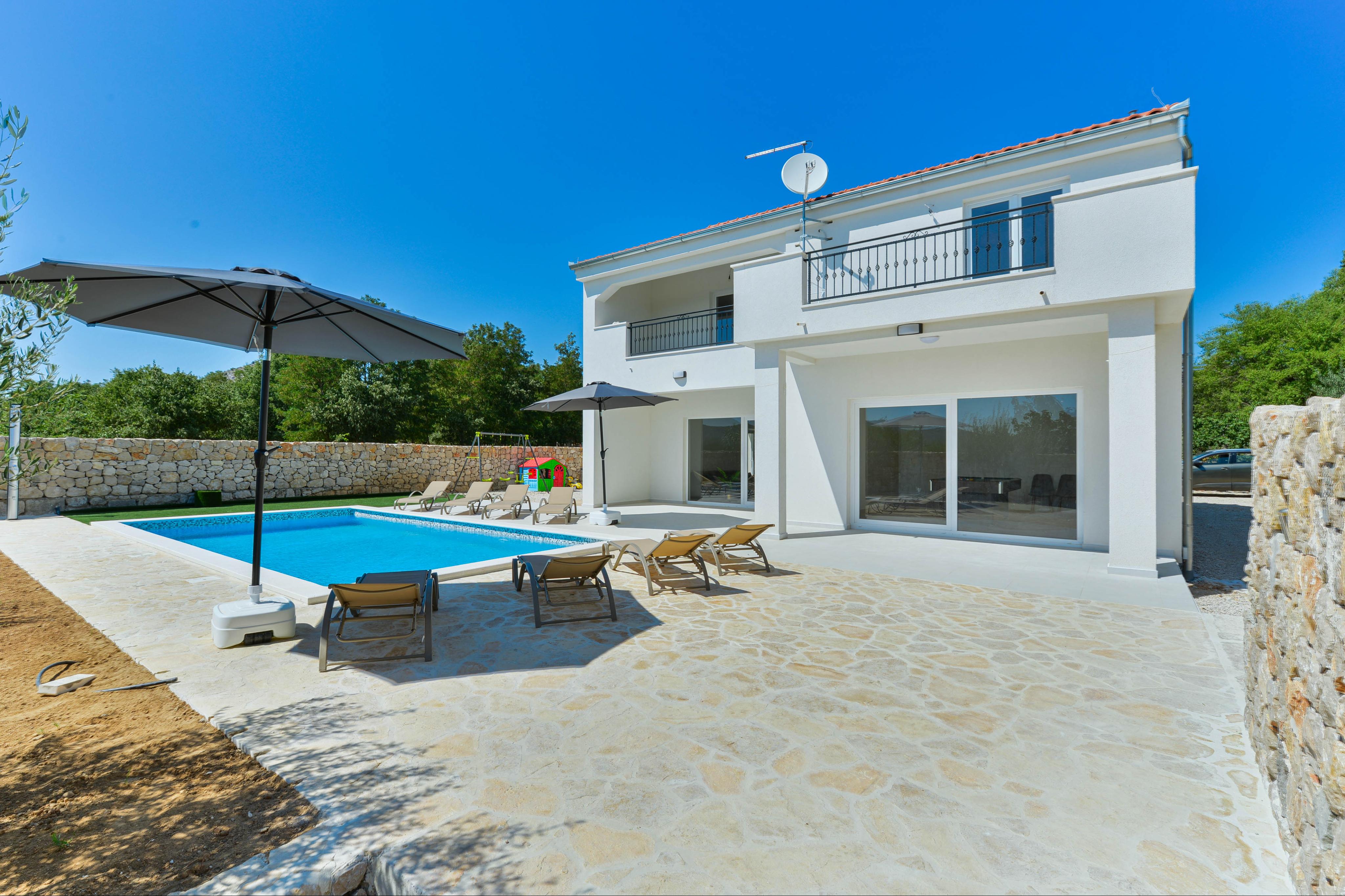 Schöne brandneue Villa mit privatem Pool und Garten im Radašinovci