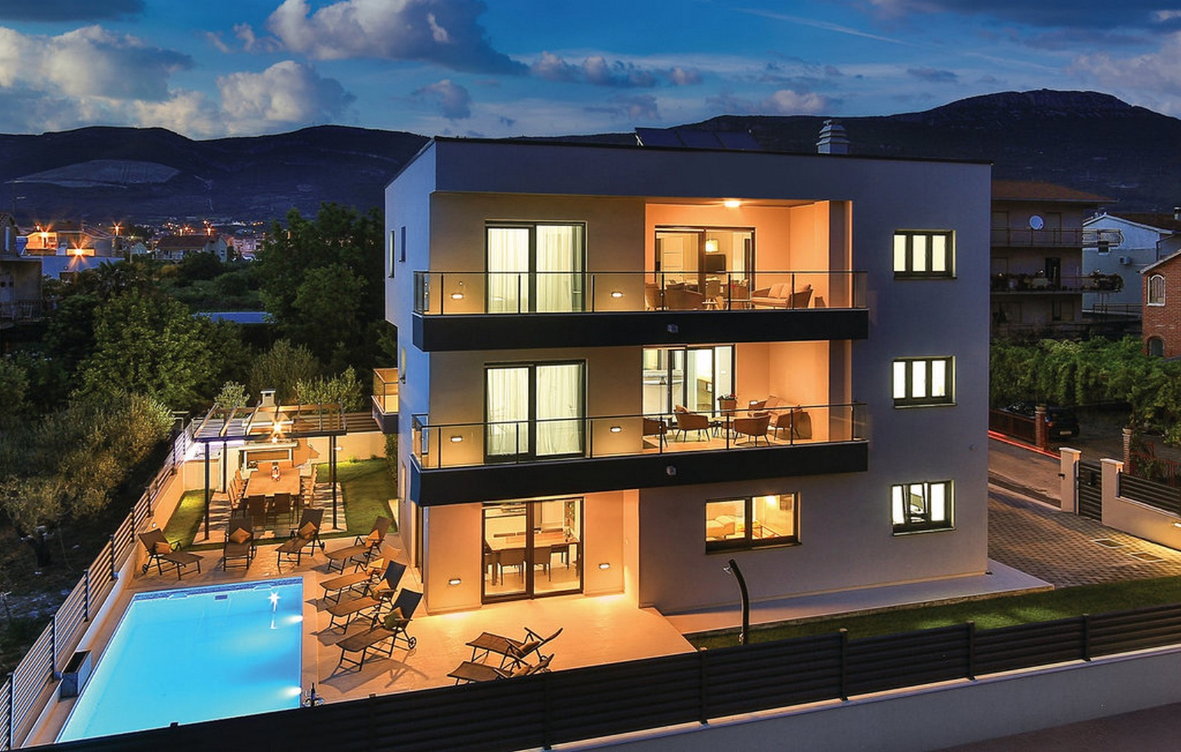 Luxusvilla mit Pool für 16 Personen in Kastel Novi