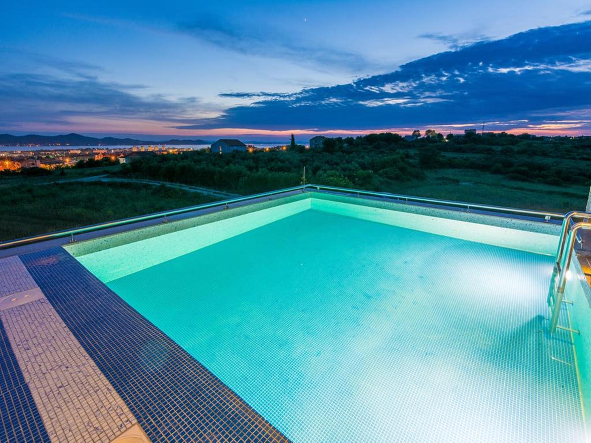 Pool & Ausblick | Luxusvilla mit Dachpool mit herrlichem Ausblick