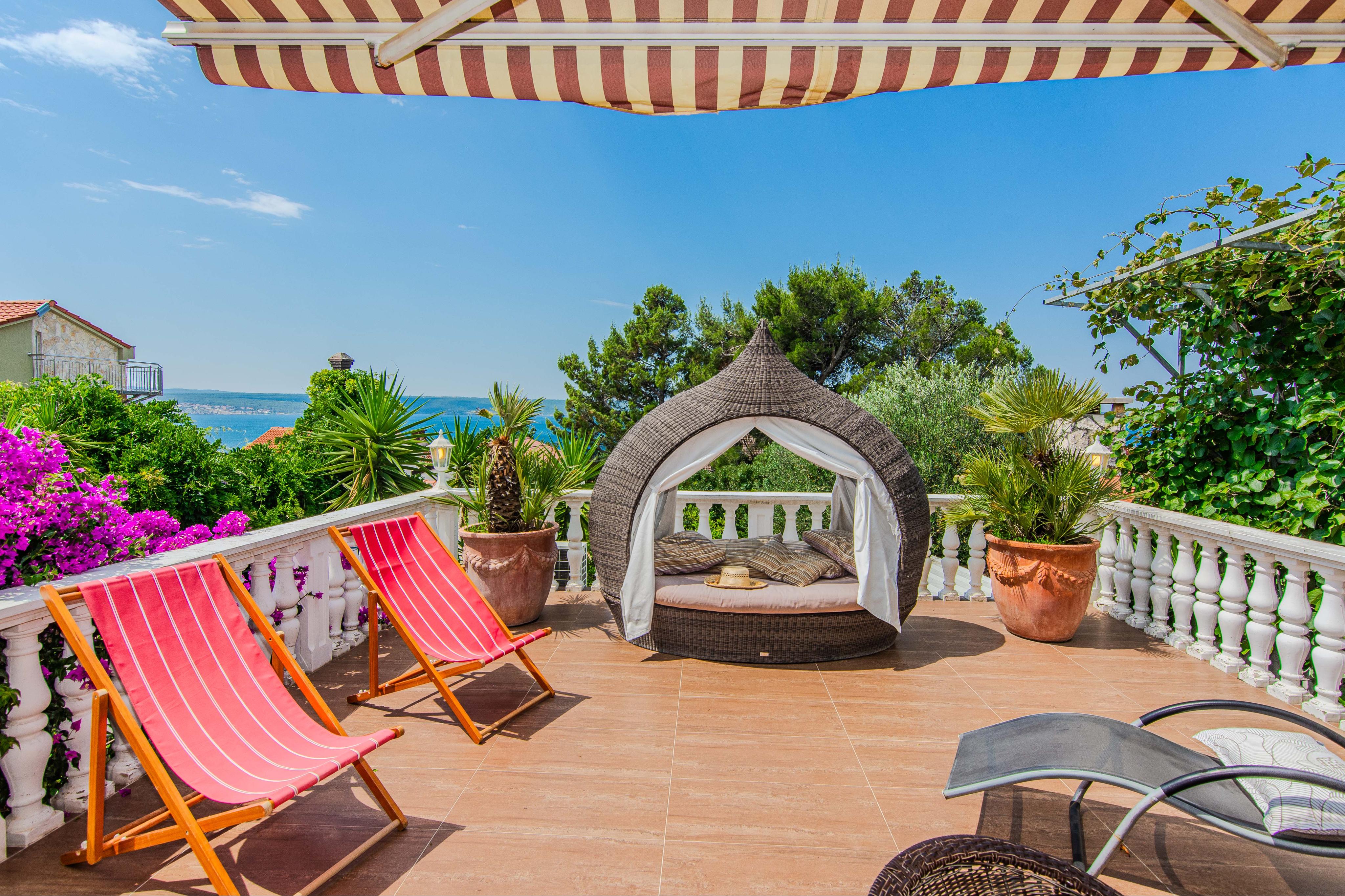 Traditionelle Villa mit Taverne & Swimmingpool im Maslenica