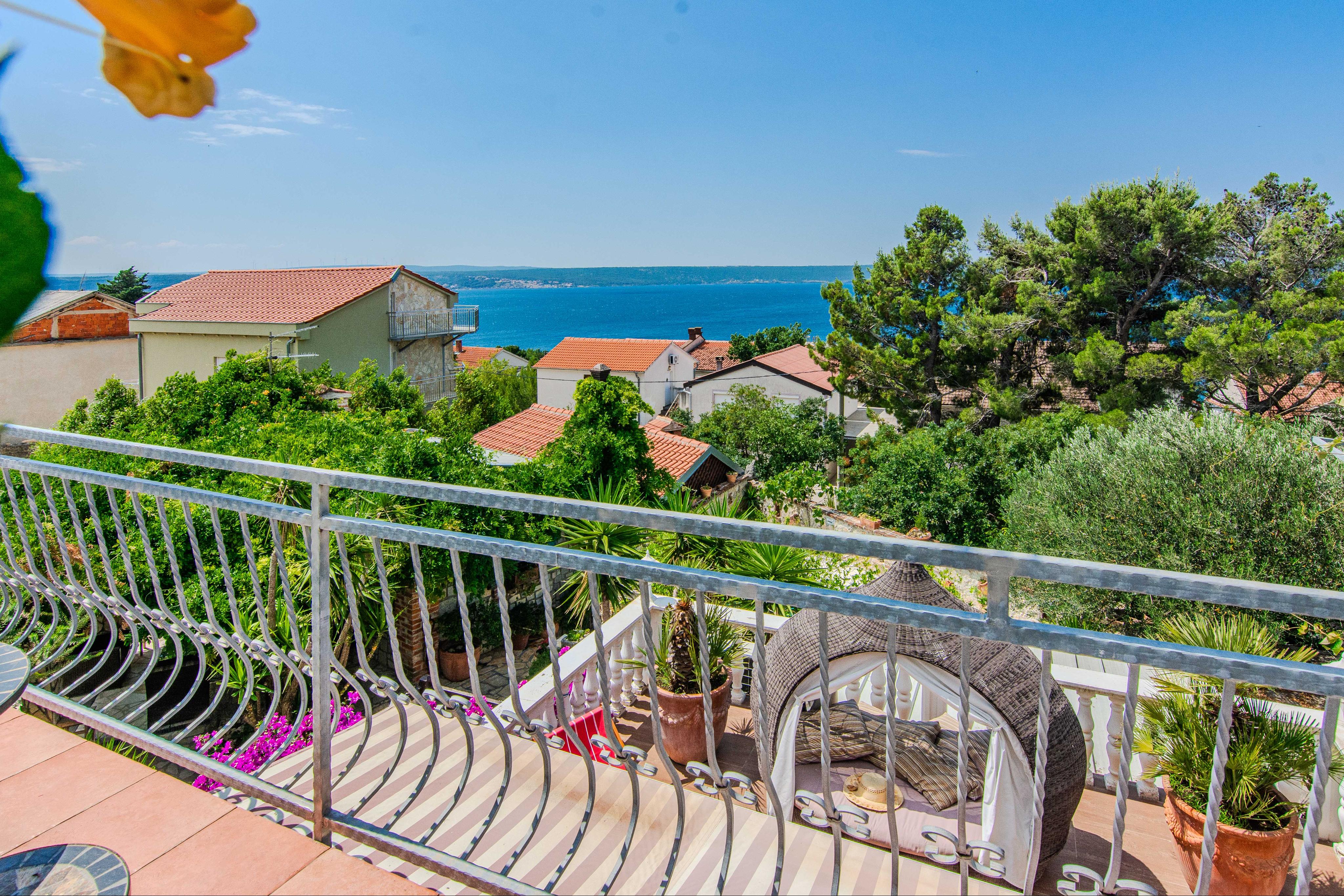 Traditionelle Villa mit Taverne & Swimmingpool im Maslenica