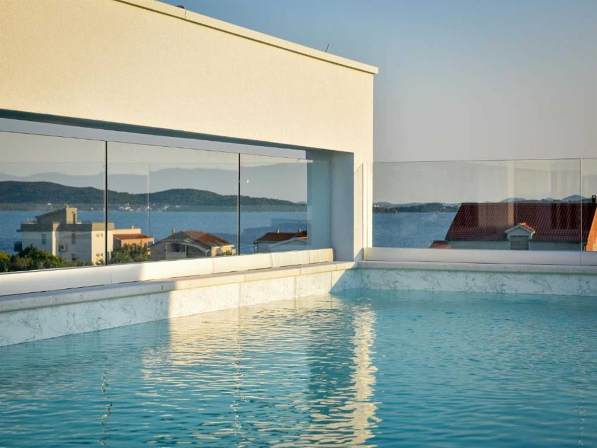 Luxuswohnung mit Dachpool und Meerblick im Bibinje