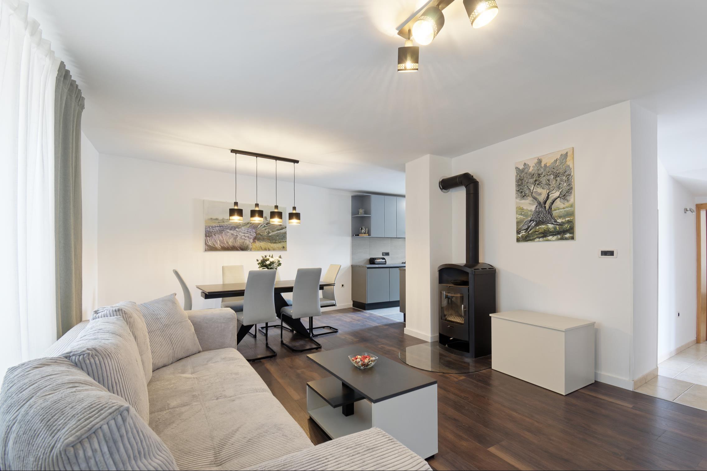 Schöne Wohnung mit Grill, Klima & WLAN