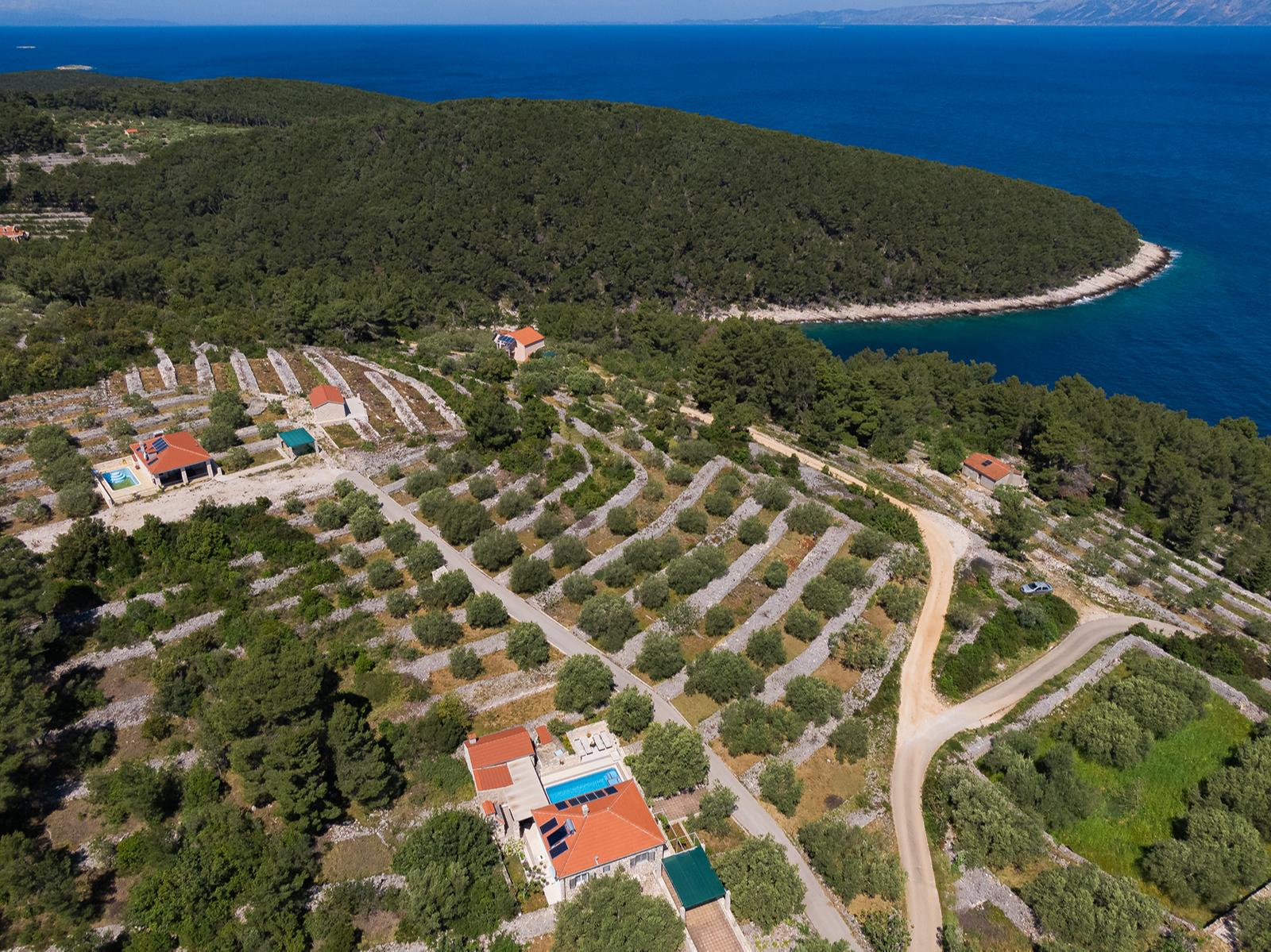 Schönes solarbetriebenes Ferienhaus mit Pool und Meerblick