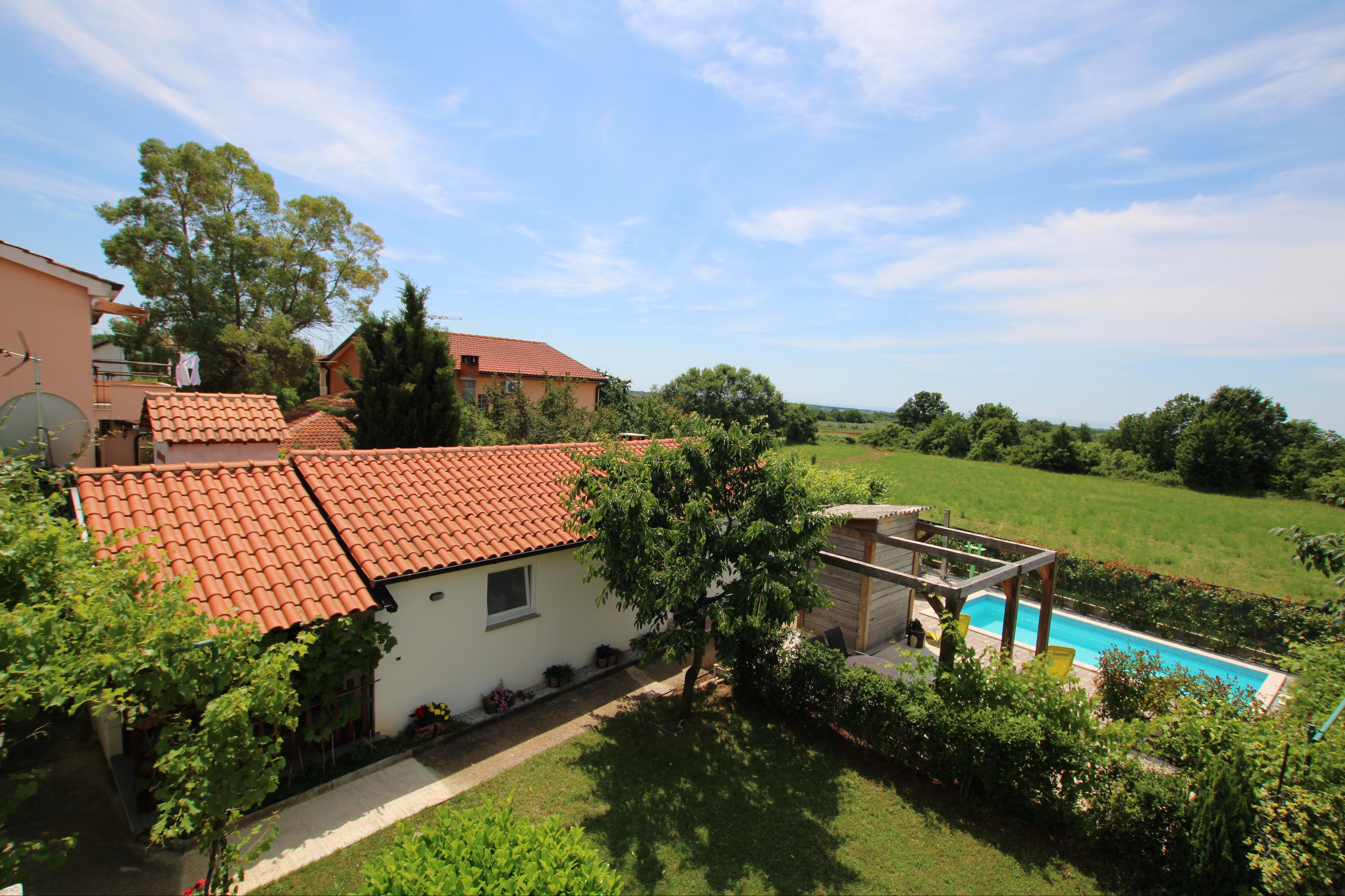 Fewo mit Pool, grüner Garten im ruhige Lage
