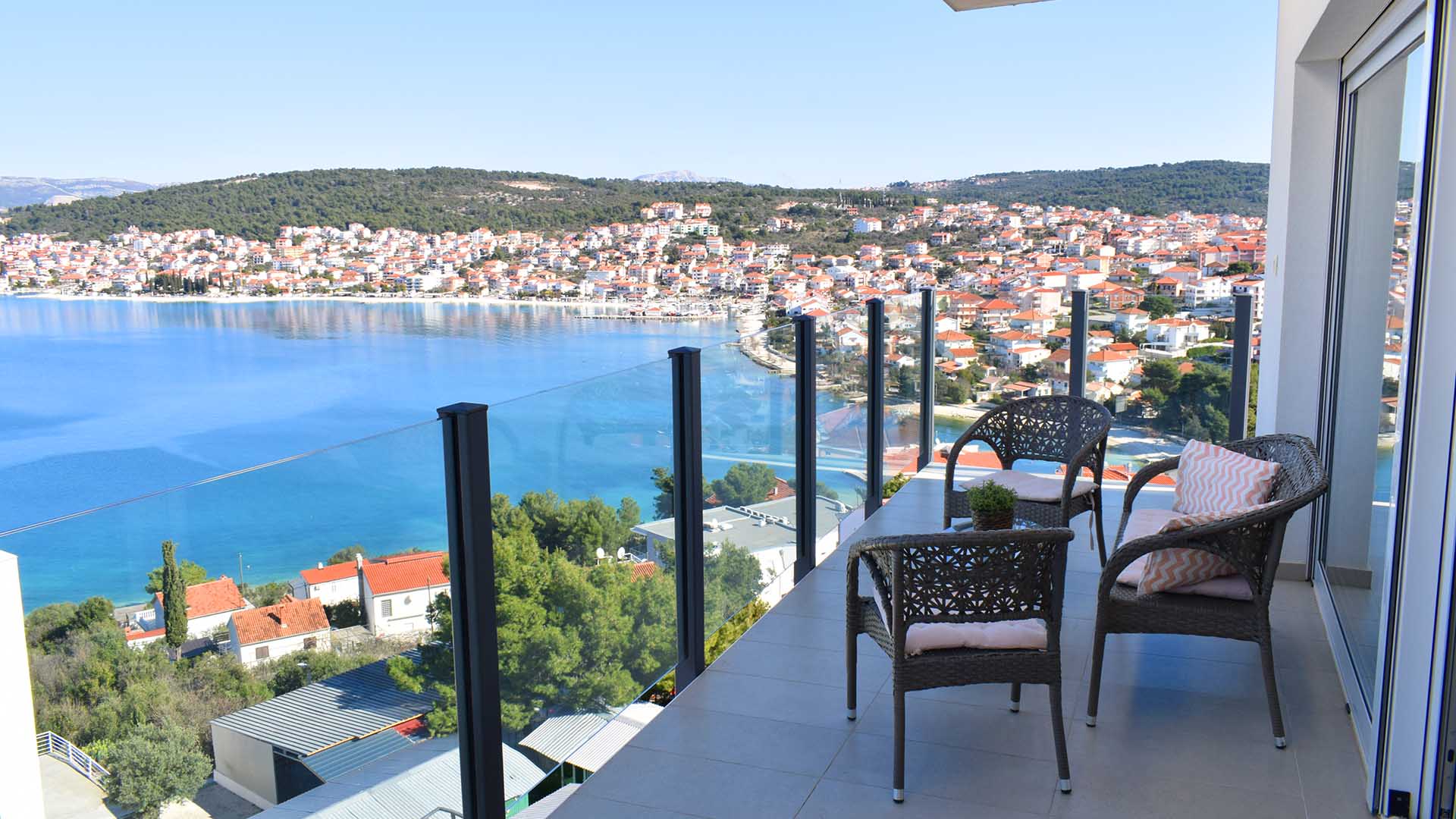 Apartment mit Pool, Klima, Sat-Tv, WLAN & Meerblick