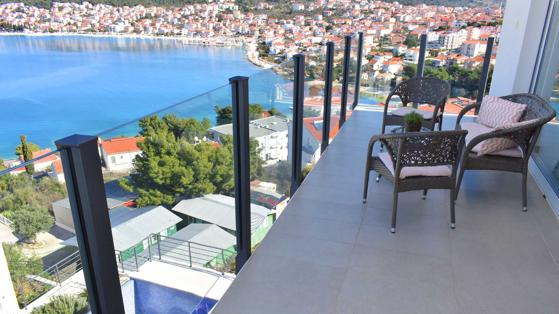 Apartment mit Pool, Klima, Sat-Tv, WLAN & Meerblick