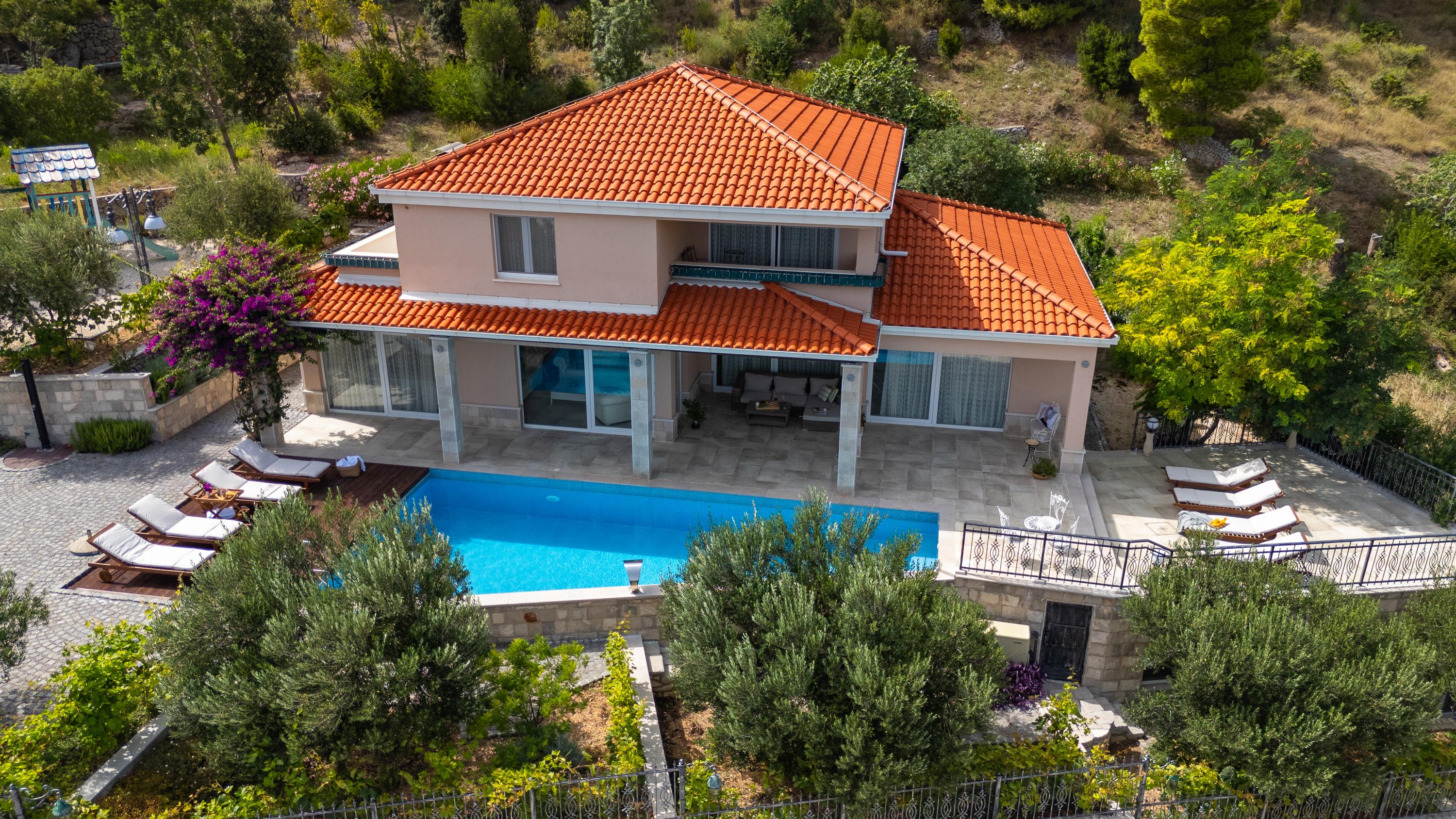 5-Sterne-Villa mit Pool & fantastischer Aussicht