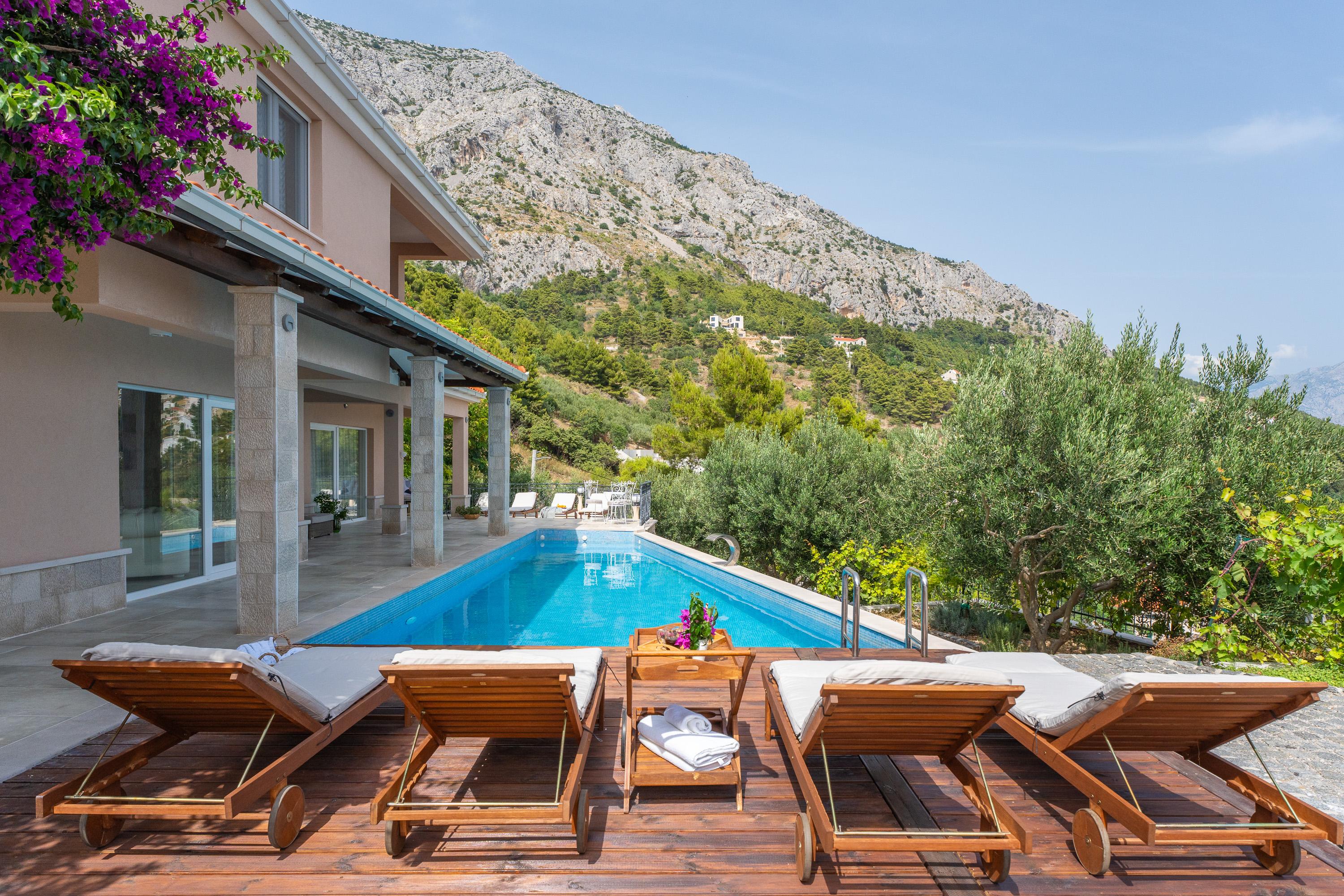 5-Sterne-Villa mit Pool & fantastischer Aussicht
